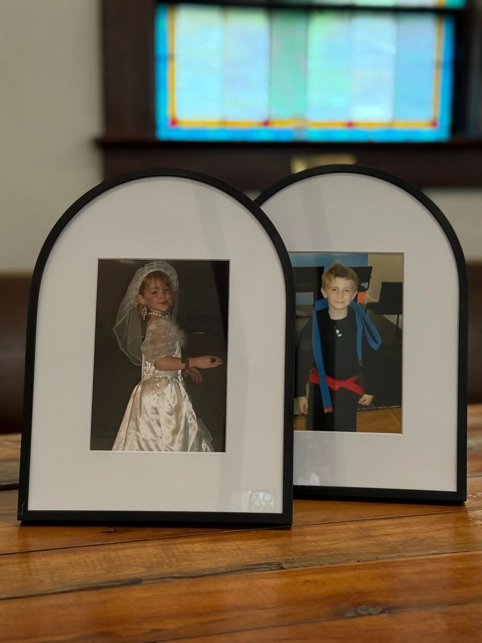 Black Arch Photo Frame