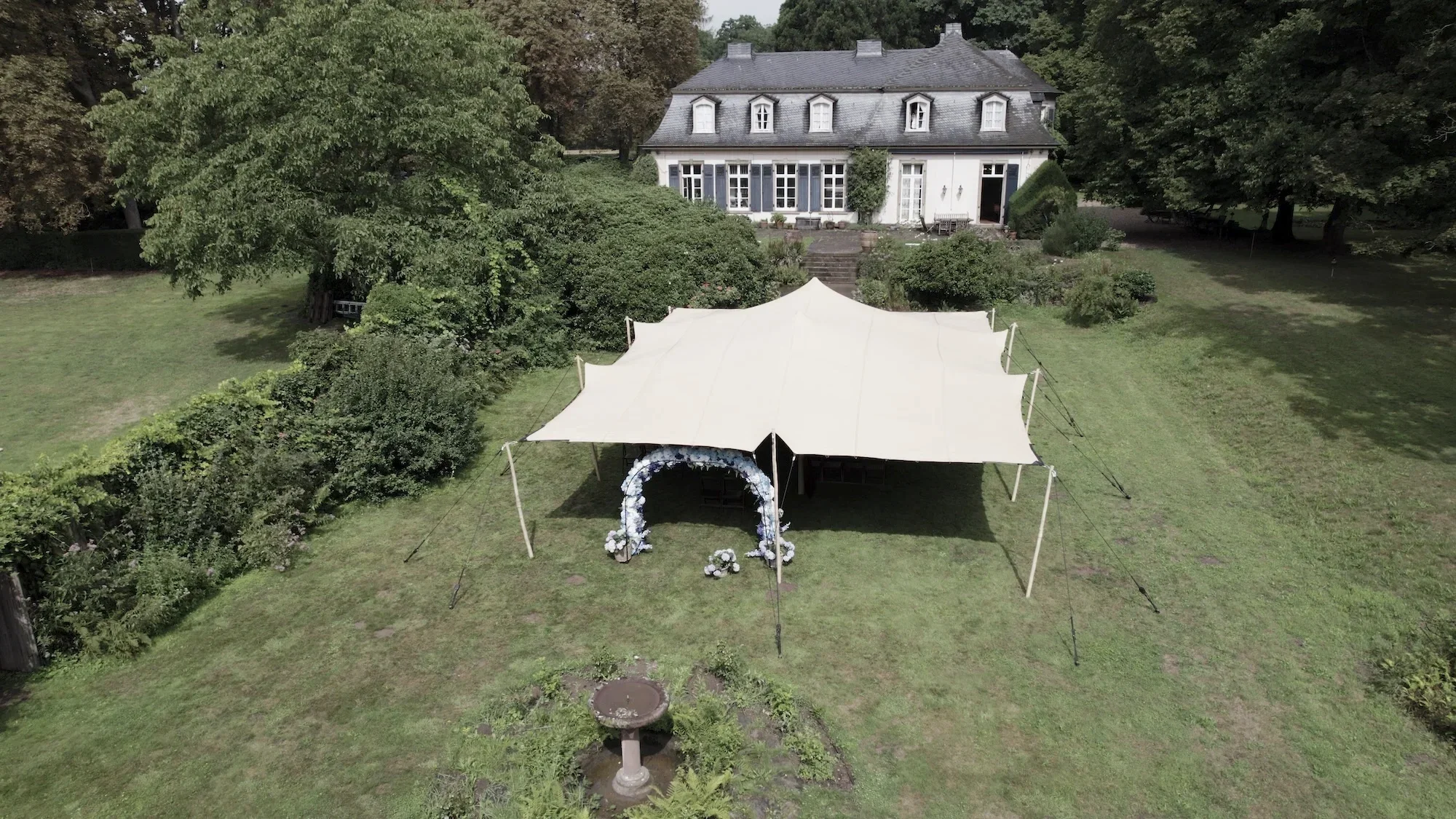 Stretchzelt mit Traubogen