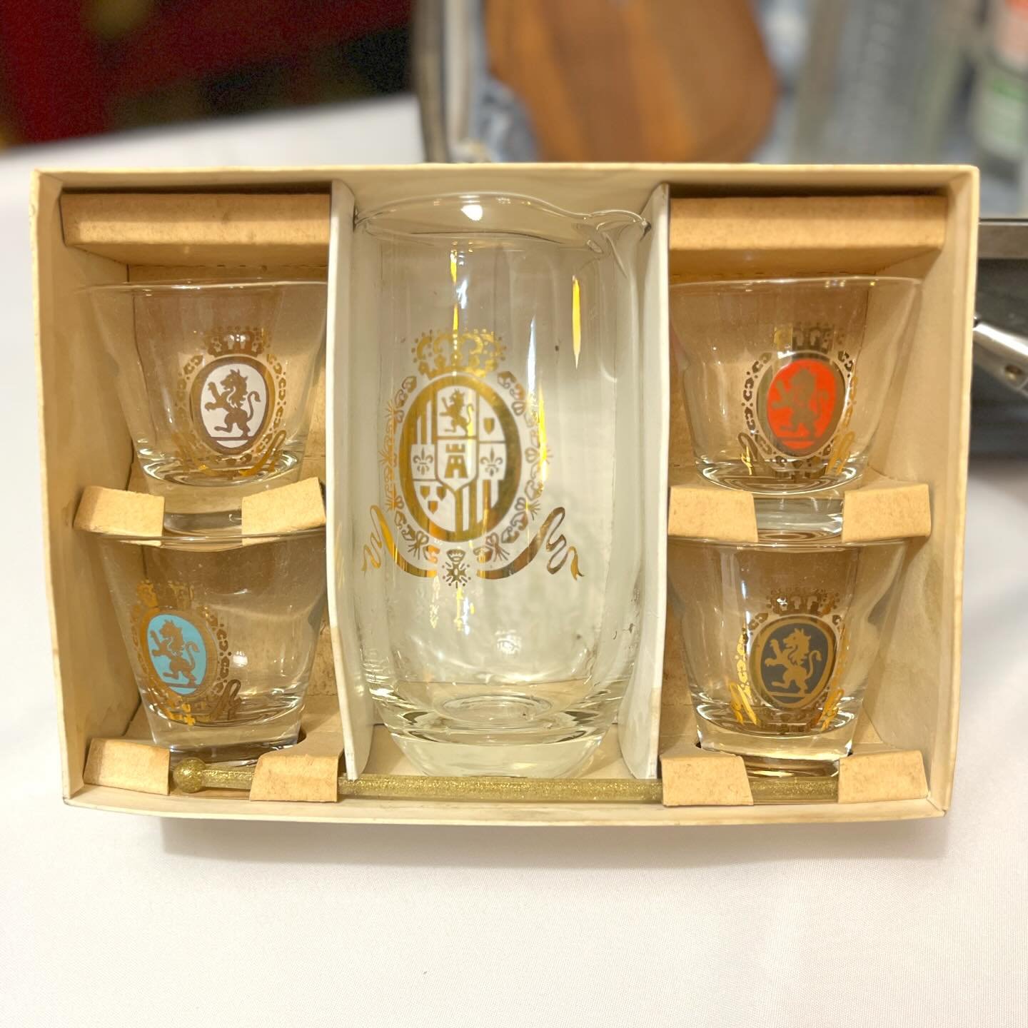 Vintage Federal Fine Glassware Cocktail Mixer Set in original box. 

6 Pc Baronet Coat of Arms.

#federalglass #vintagebartools #vintage #bareware #cocktailglasses  #mcm  #redhookbrooklyn