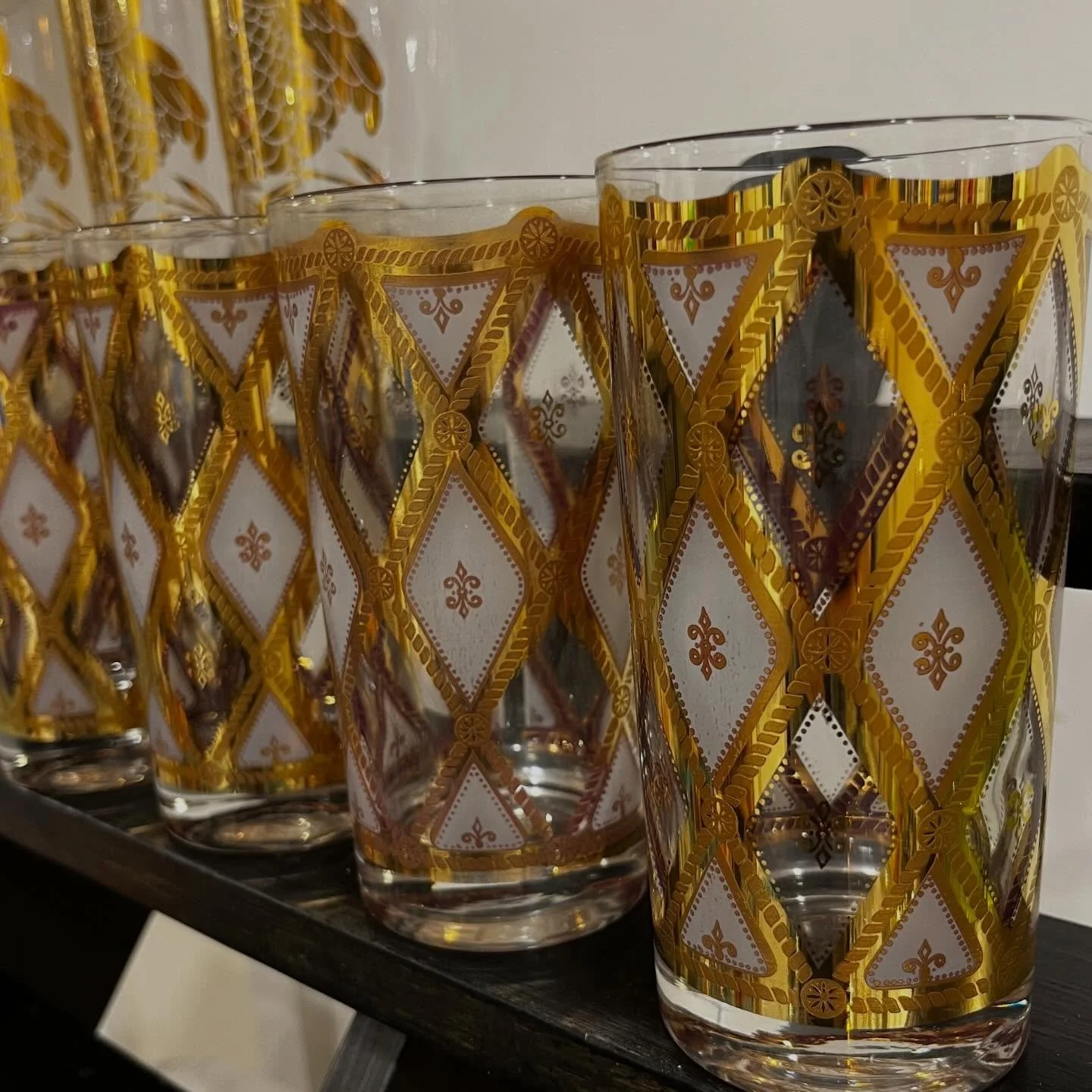 Golden hour in a glass. These vintage Georges Briard highballs bring all the shimmer and charm to your holiday bar cart. ✨🥂

Find them this weekend @fadmarket 

51 Bergen
Boerum Hill
12/13 and 12/14
11-6
#VintageGlassware #GeorgesBriard #MidCenturyM