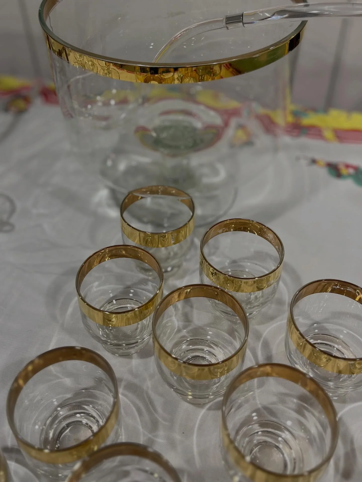 Golden hour in glass form ✨
This vintage punch set with its wide gold band and matching glasses is pure holiday sparkle.

See you this weekend @fadmarket at 51 Bergen St in Boerum Hill!
Sat and Sun-11-6pm! 

#vintageglassware #vintagebarware #goldrim