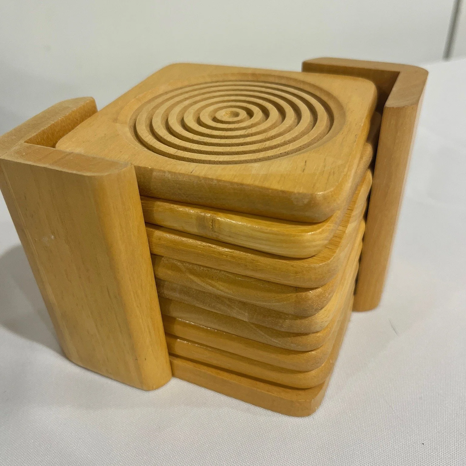 SOLD.  Simple. Stylish. Mid-century. ✨ This wooden coaster set with holder keeps your surfaces safe while bringing warm retro vibes to any table. 🥃🌿

#MidCenturyModern #VintageBarware #RetroHome #BarflyVintageBK #FadMarket #VintageEntertaining #Sho