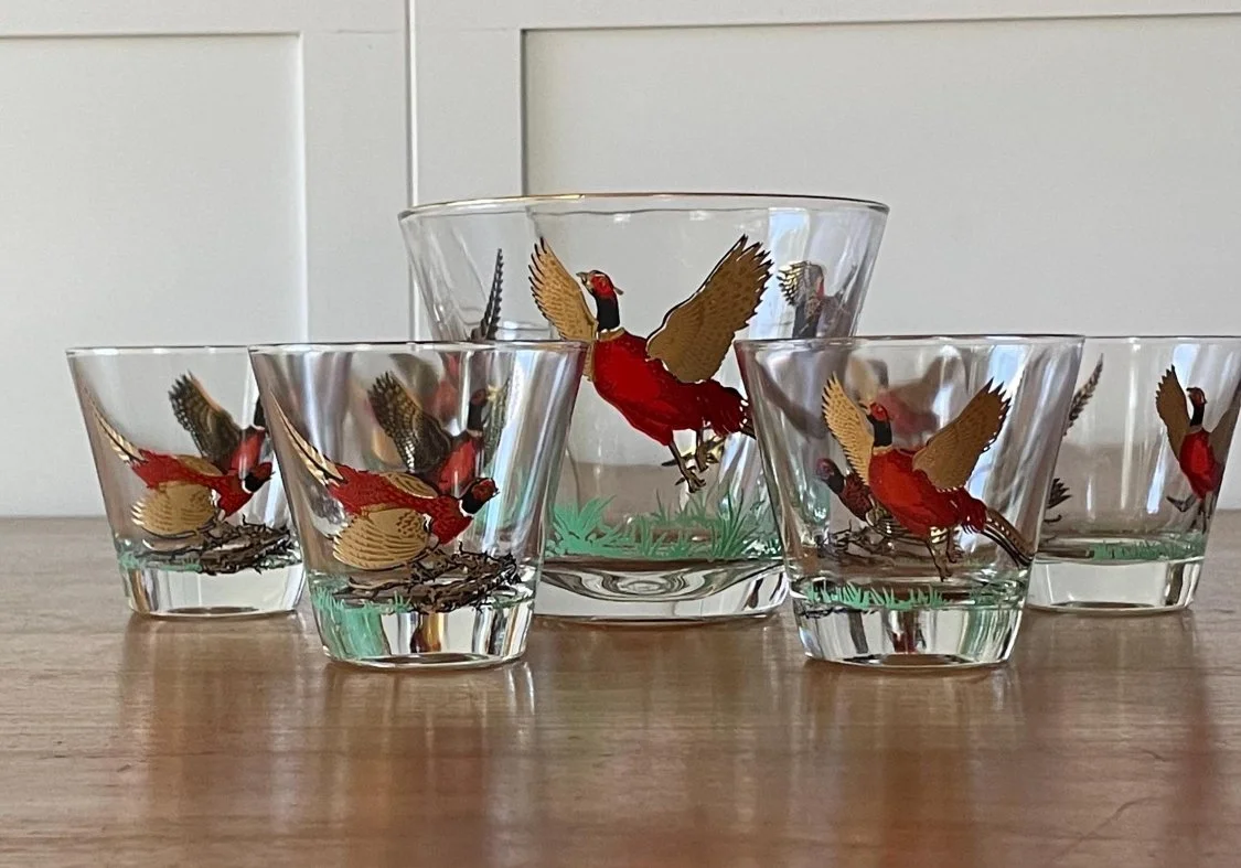 Take your cocktail hour to the great outdoors (without leaving home) 🥃✨ This mid-century Federal Glass &ldquo;Game Birds&rdquo; set features striking pheasants in gold and vivid enamel. A bold classic for the vintage bar. 🪶🍂

#FederalGlass #Vintag
