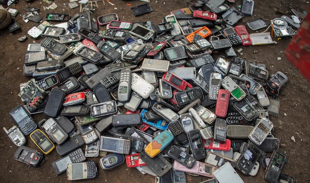 CALPIRG: Make Smartphones With Replaceable Batteries