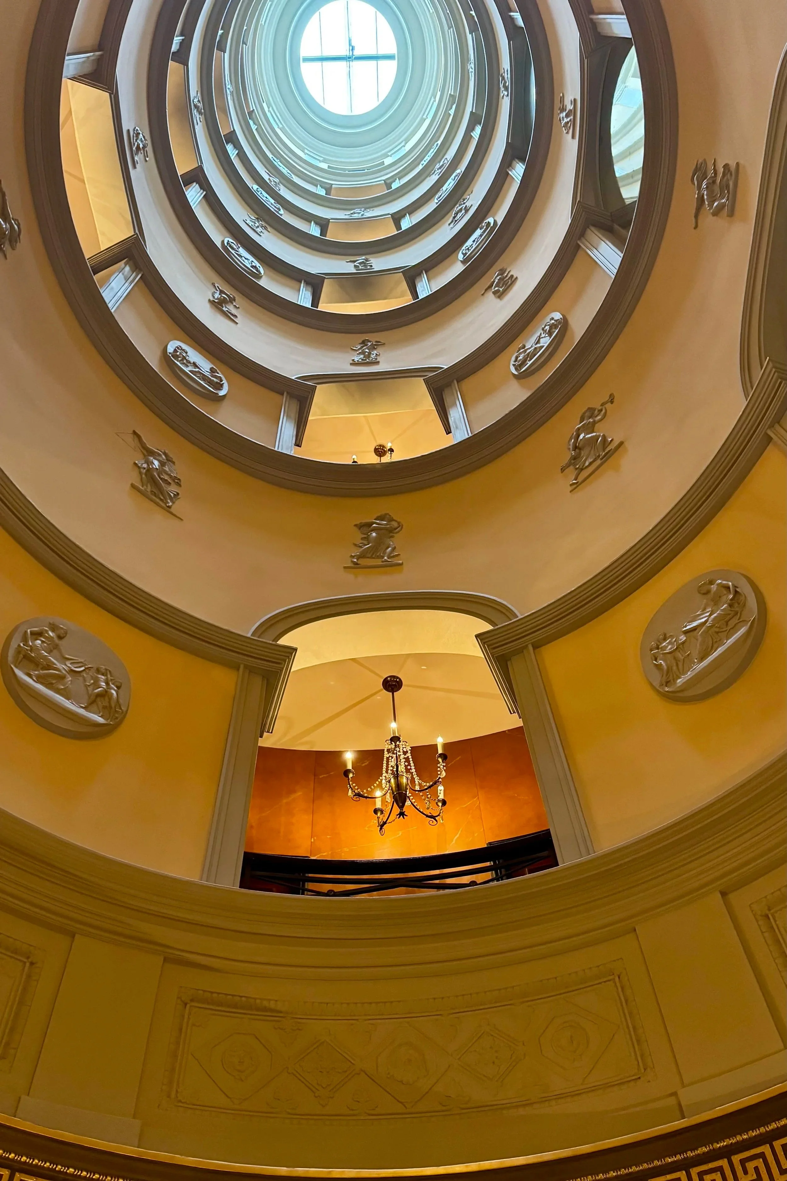 L'Hotel | Paris Travel Guide | Travel Bug