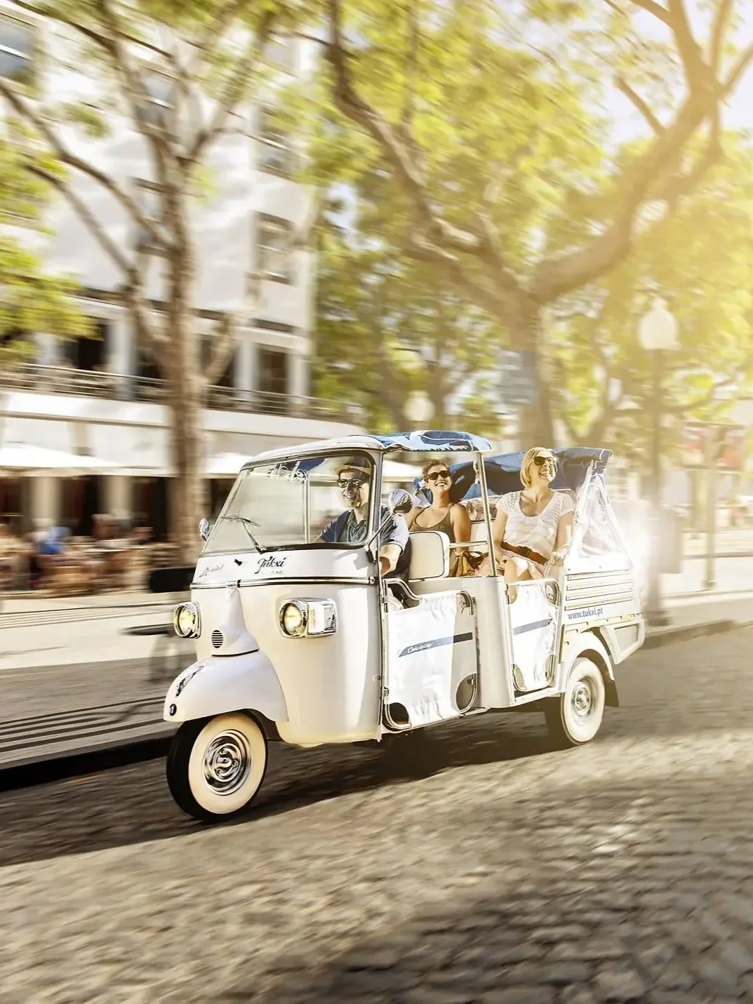 city_tour.webp