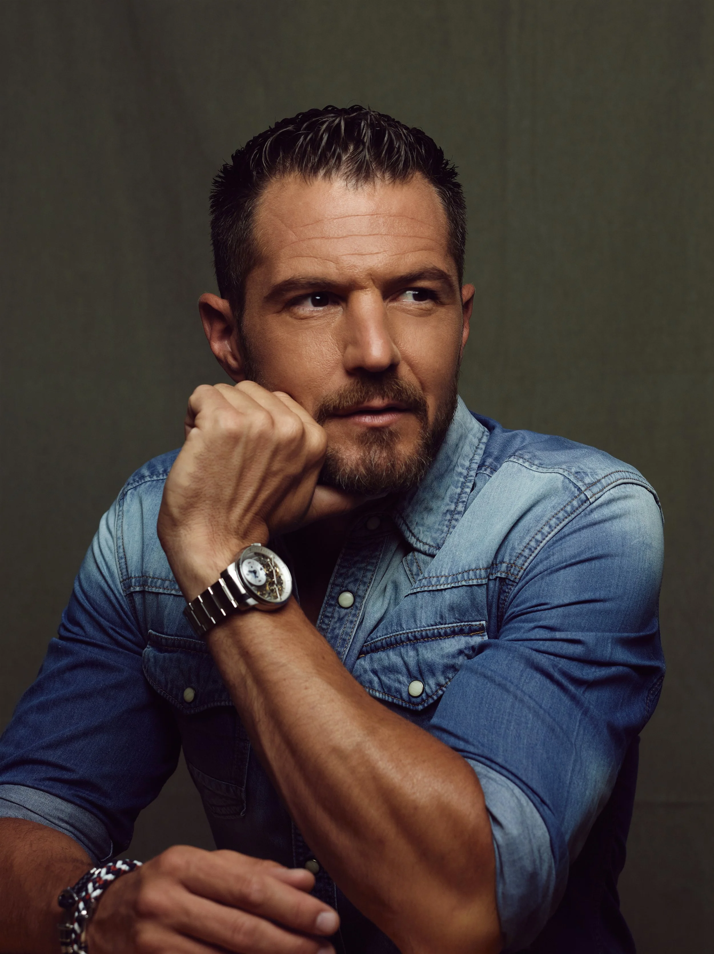 Thomas_Serve_04_chemise-jean-montre.jpg