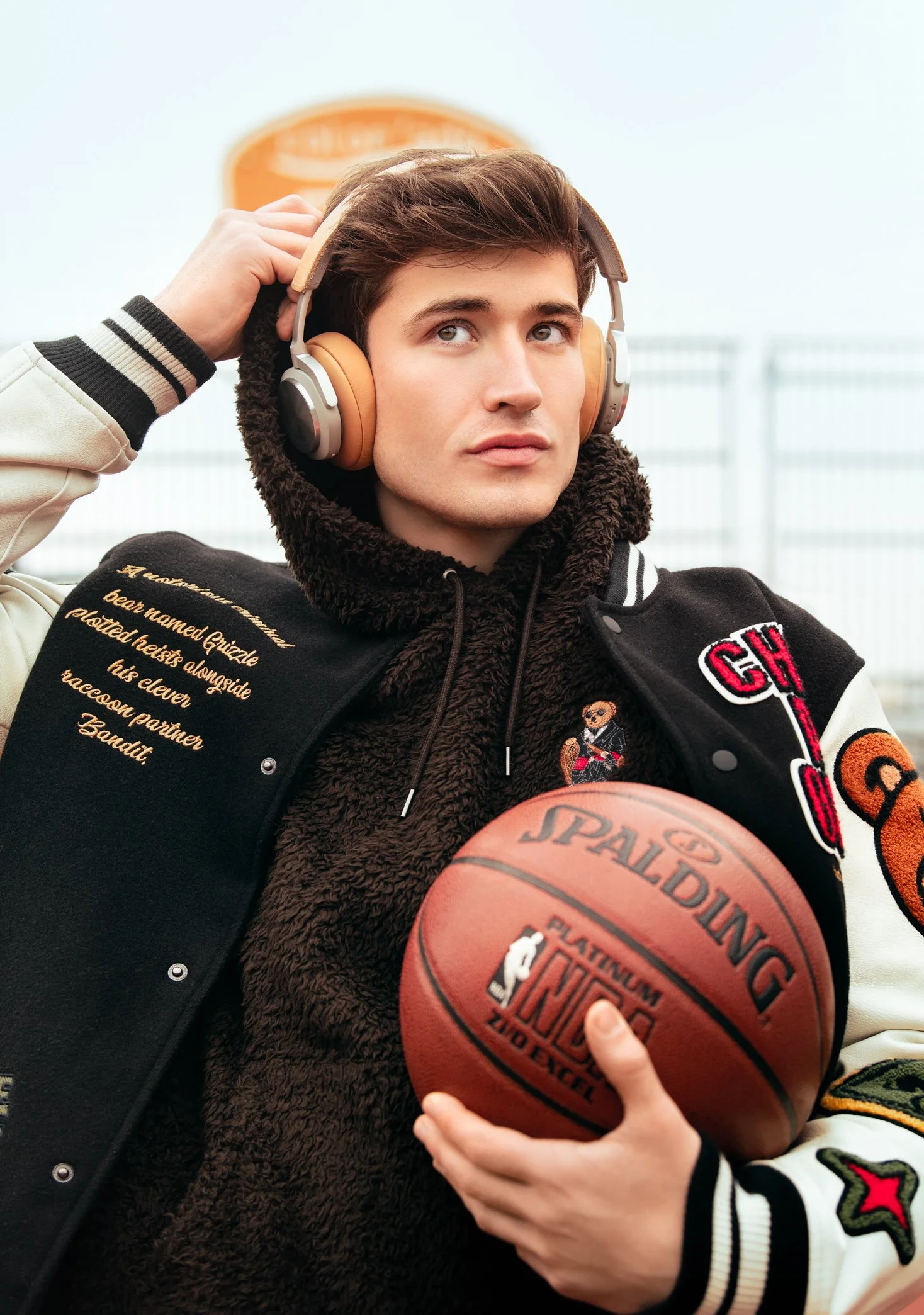 Guillaume-veste-collégienne-ball-de-basket (Conflit lié au codage Unicode).jpg