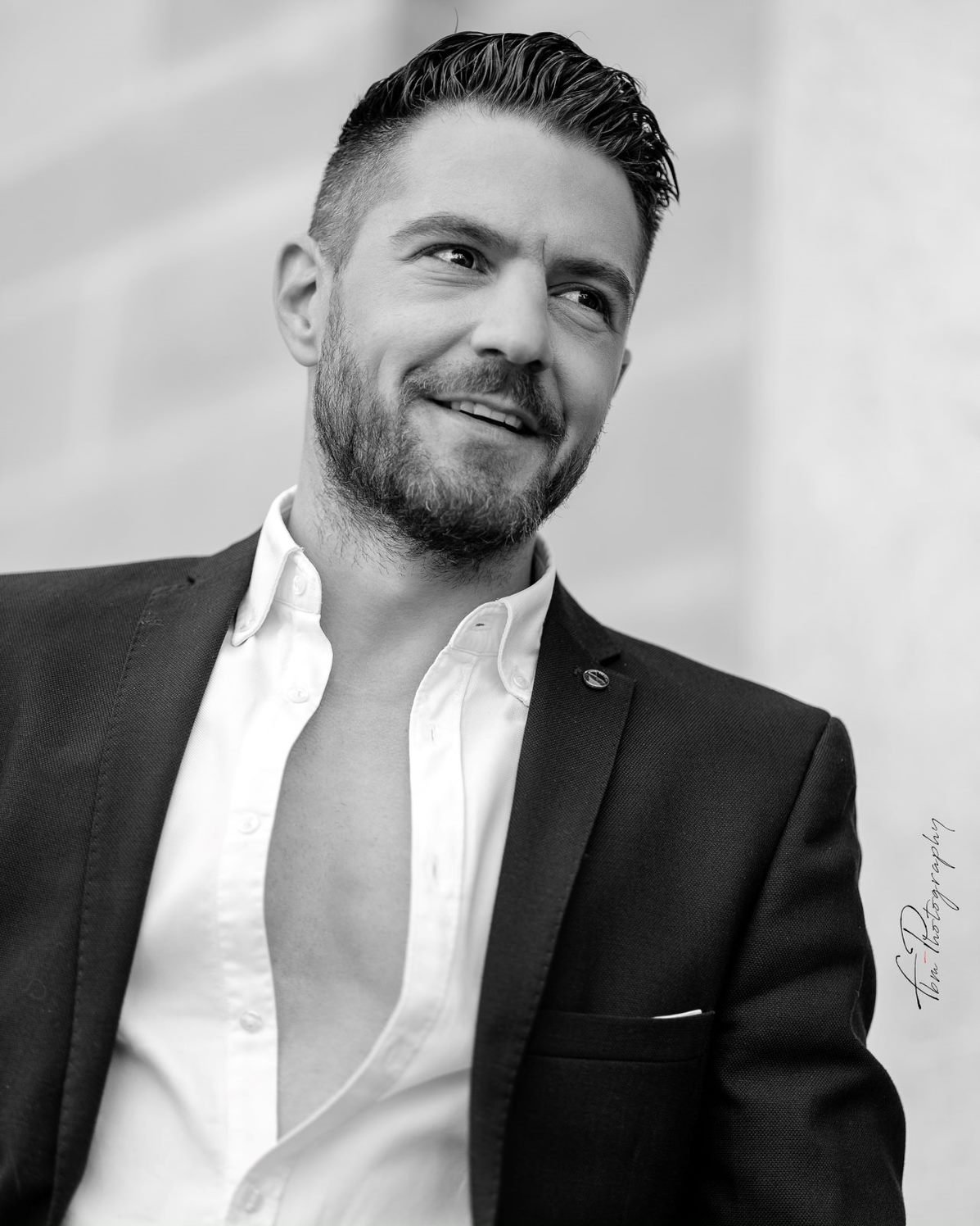 Thomas_Serve_11_noir-et-blanc-sourire.jpg
