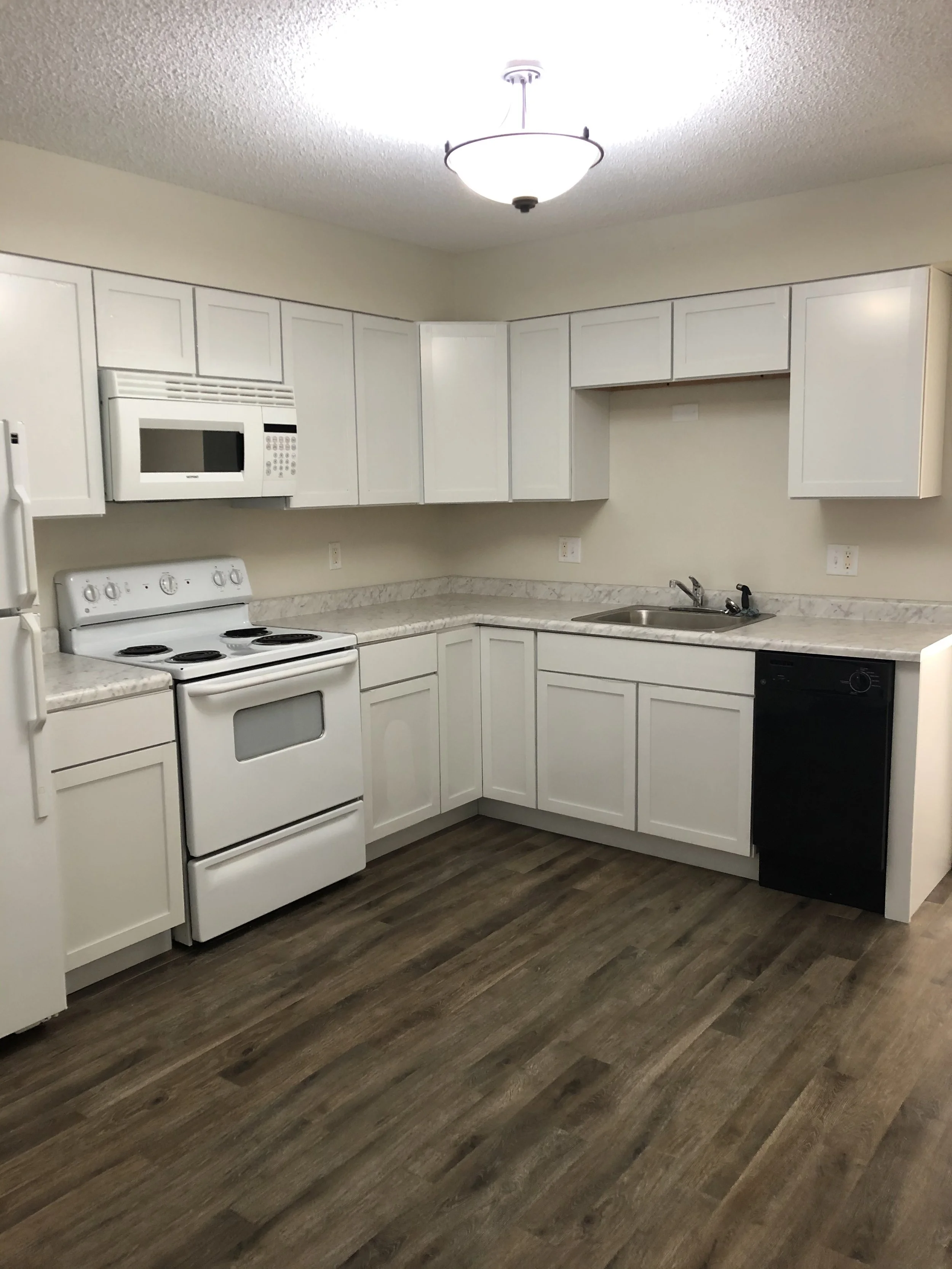 432 kitchen 2.jpeg
