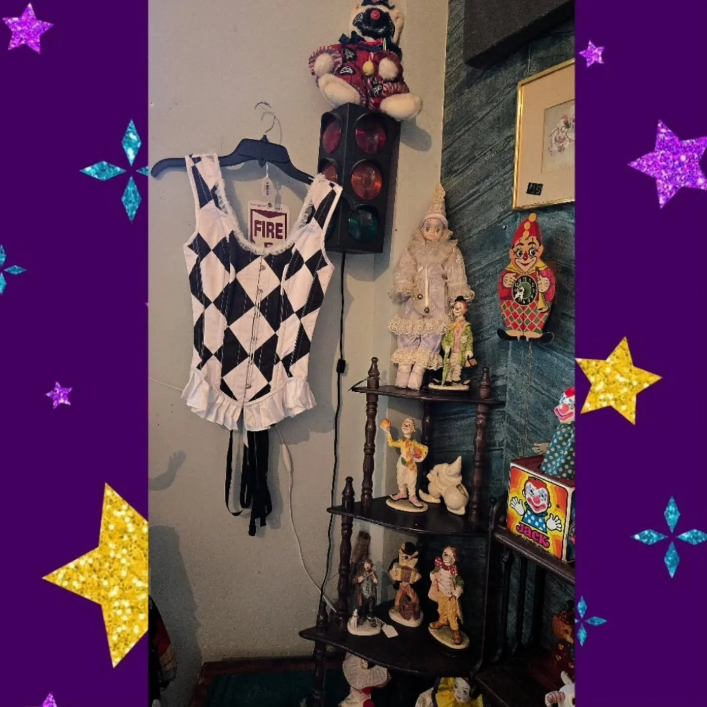 ✨️New Corsets have arrived! We got some restocks of best sellers, and some styles that are sure to be new favorites! We are obsessed with this new clown core corset! 🤡 it features heavy duty boning and waist tape for maximum shaping.
.
.
.
.
.
.
.
.