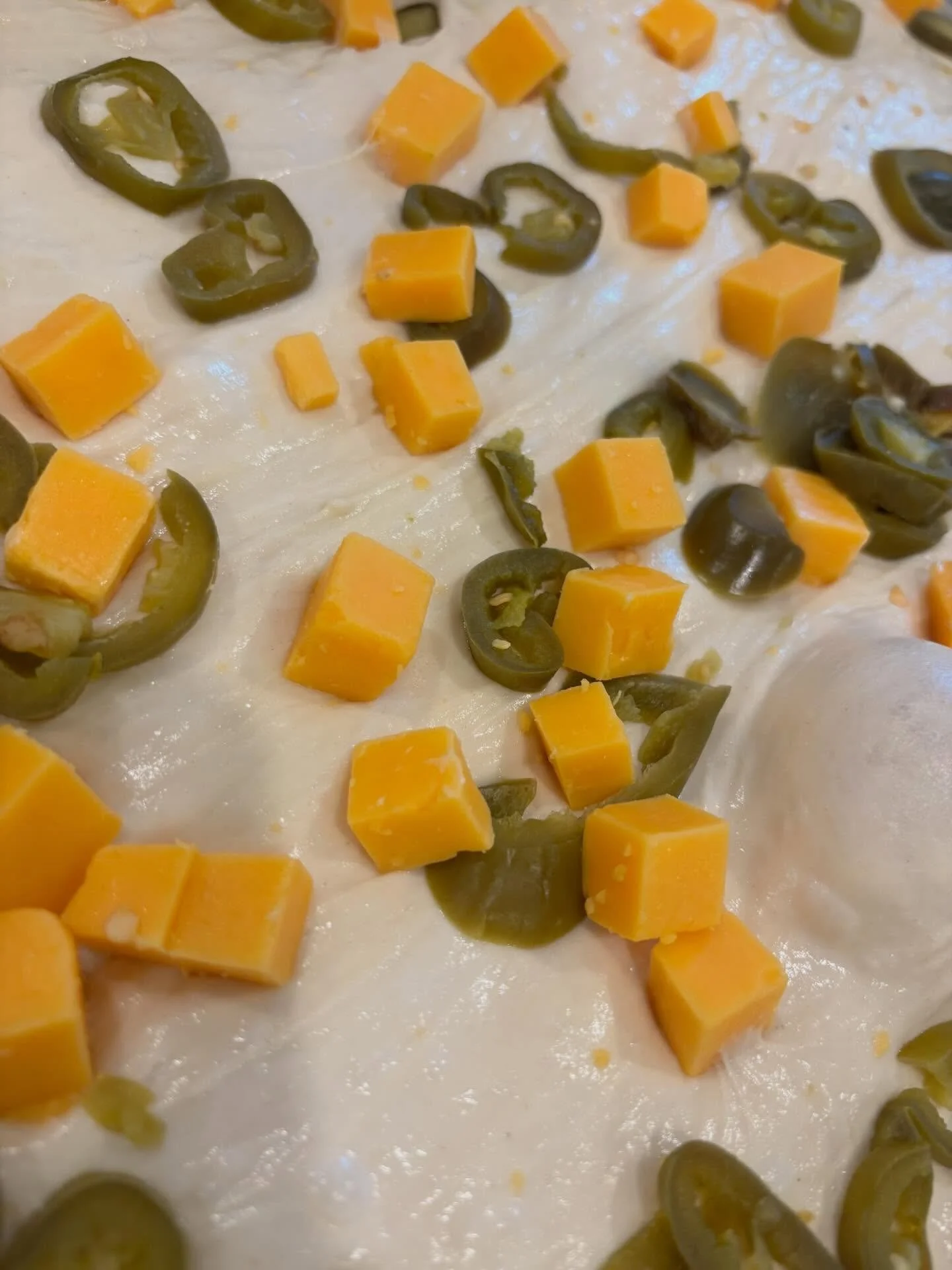 TGIF!! ☀️ Now offering sliced loaves!

Our website is open for the following loaves and sourdough baked goods! Head there to place your orders! Millersisterssourdough.com

Want your loaf sliced?! 
Just click product add on for $1 

🌾 Plain $13
🌿 🧄