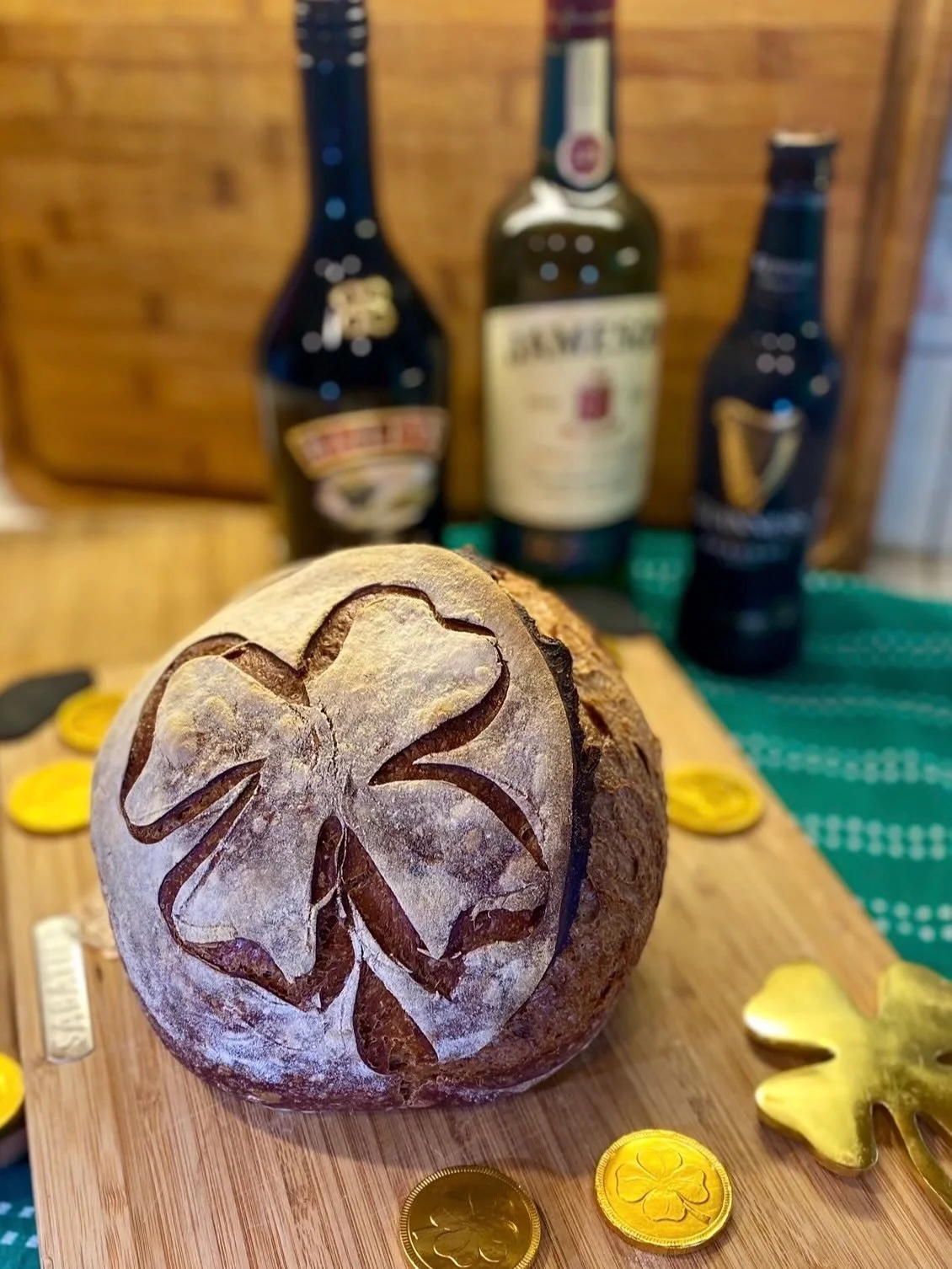 Good morning 🌹 We&rsquo;re feeling spring in the air

On the menu for next Thursday 3/12 porch pick up!
🌾 Plain $13
🌾 Savory $16
🫐 🍋 Blueberry Lemon $16 
🍋 Lemon Bars 8pck $16

We have a special seasonal loaf!
🍀 Guinness Sourdough loaf 🍀 

Pr