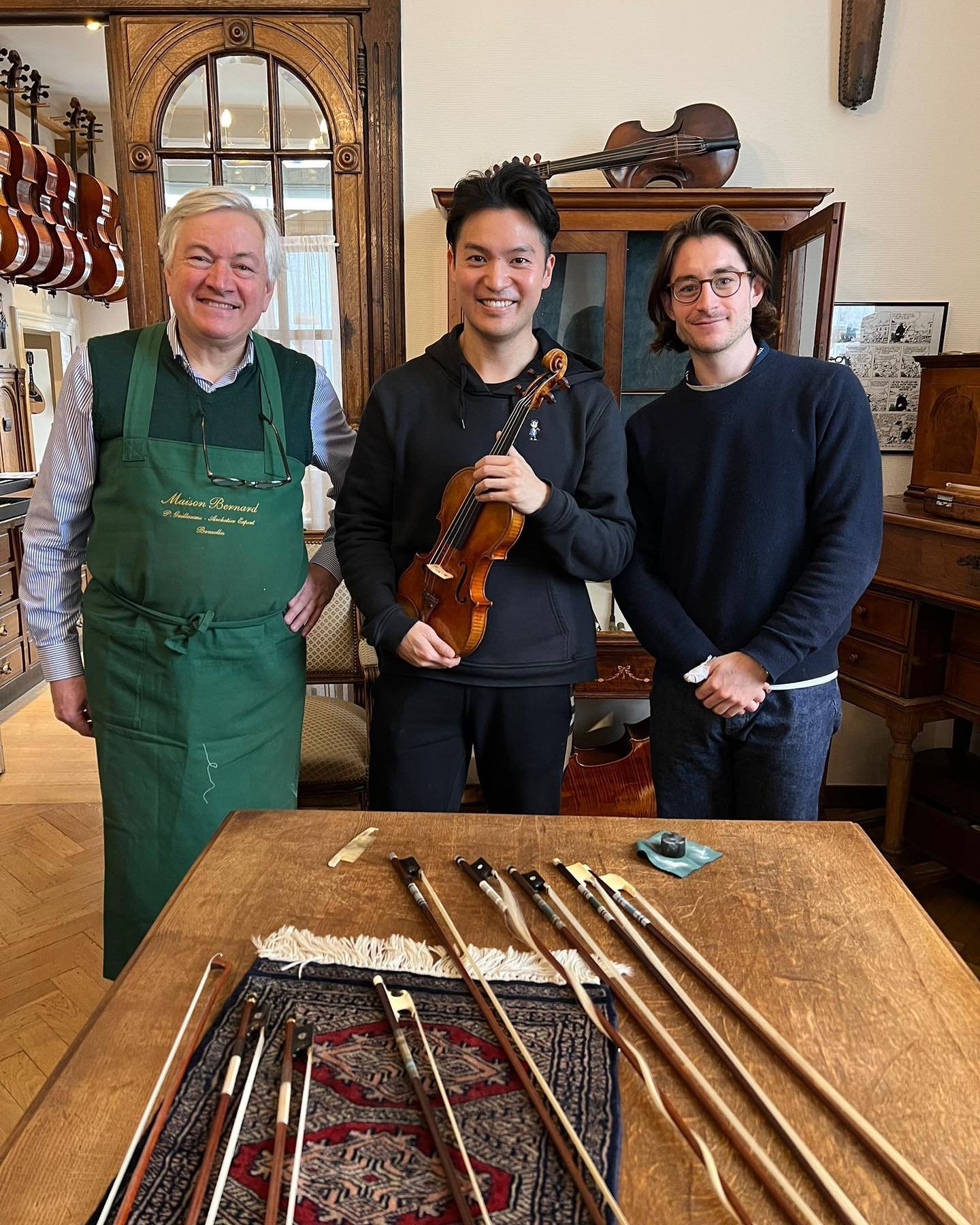 Thank you @raychenviolin for your visit to the Maison Bernard. Such a great time and fun in the trial of bows 🥳. @maisonbernard