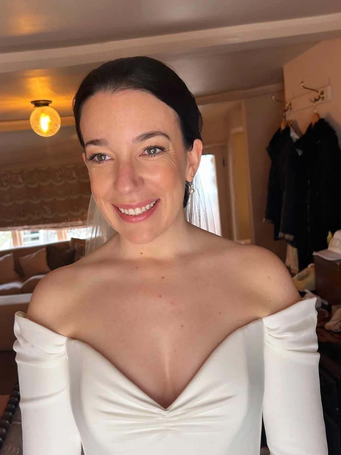 My stunning bride Kristen 😍

Kristen chose a beautifully soft, natural makeup look paired with a timeless low classic bun 🤍

It was such a pleasure getting Kristen and her bridal party ready at The George in Rye 💕 Working for the amazing @makeover