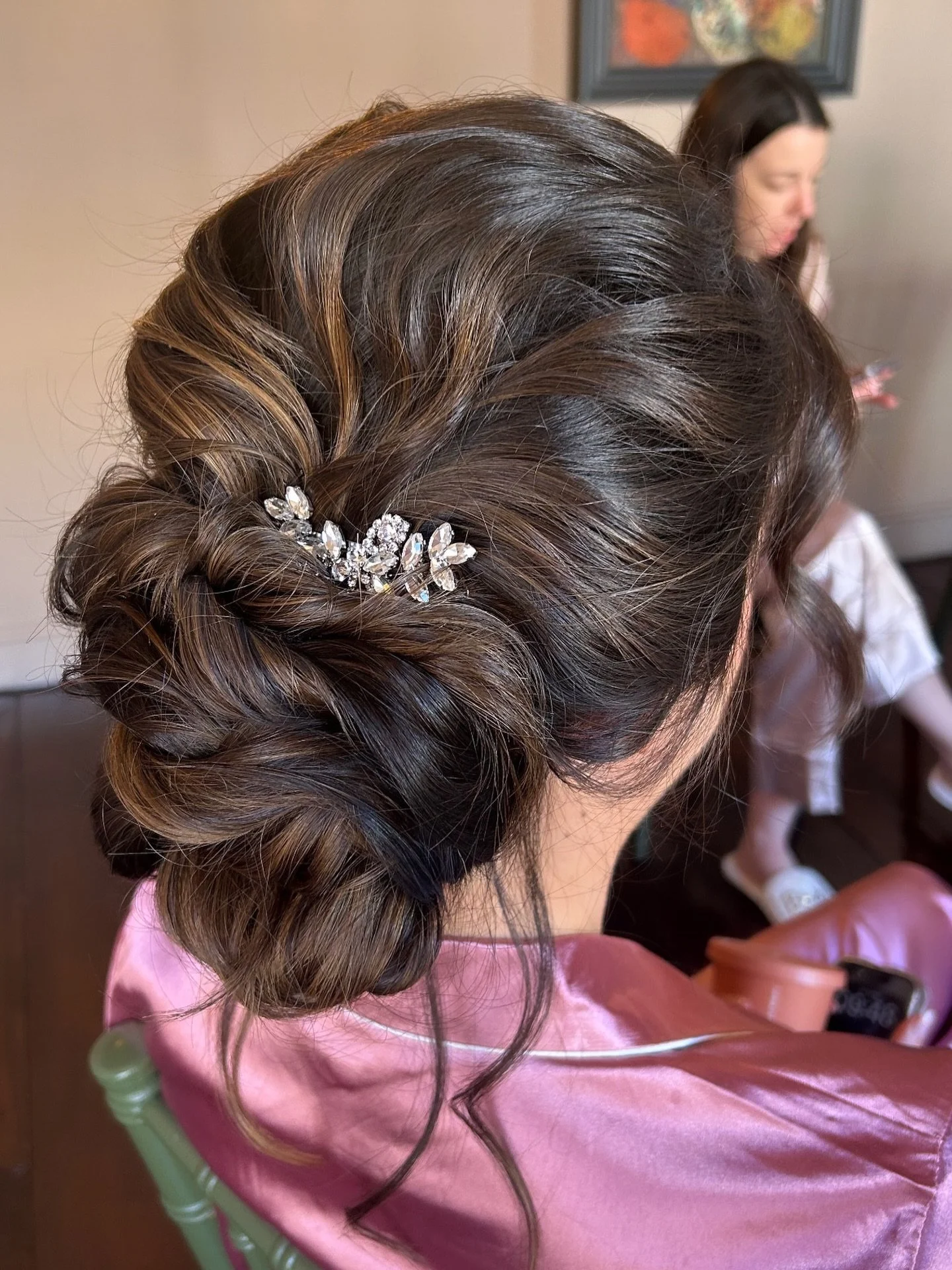 Hair inspiration alert!! ✨

I loved creating this textured boho up do full of softness, movement and effortless vibes 🤍

Created at The George in Rye working for the wonderful @makeoverbox_hairandmakeup 💕

#bohobridalhair #weddinghairinspo #bridalu