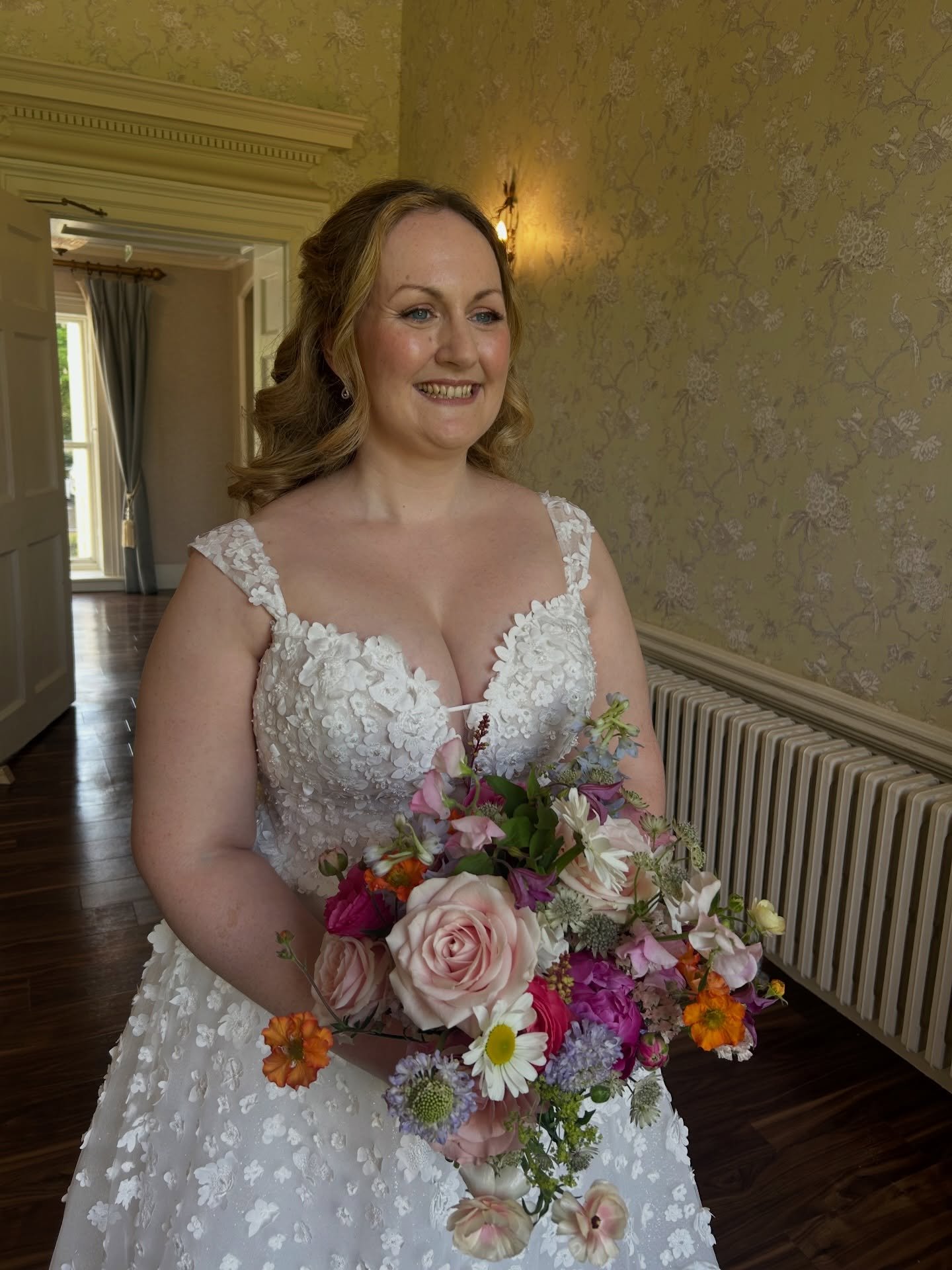 Rebekah 💕💕💕

What a wonderful morning it was getting Rebekah and her bridal party ready 🥰

And thank you to my glorious assistants Alessia and Joanna 💕

#BridalMakeup
#BridalHair
#WeddingGlam
#SoftGlamBride
#ModernBrideBeauty