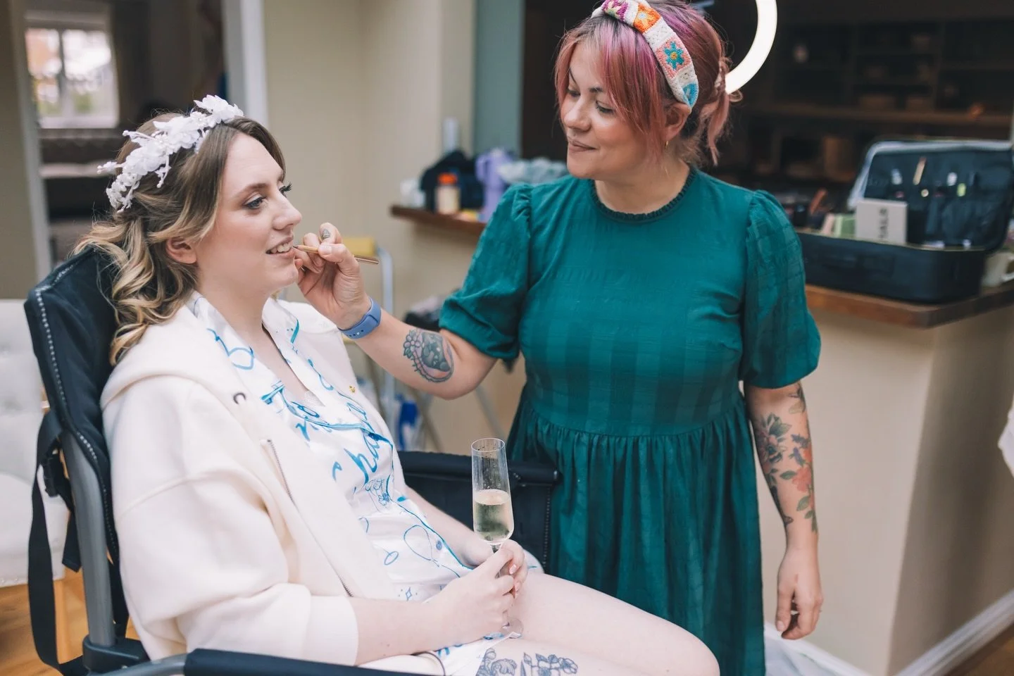 Becky!! 😍😍😍

What a brilliant morning it was getting you ready last year, so chilled and lovely, just how I like it 🥰

📸- @storyandcolour 

#BridalMakeup
#BridalHair
#WeddingGlam
#SoftGlamBride
#ModernBrideBeauty