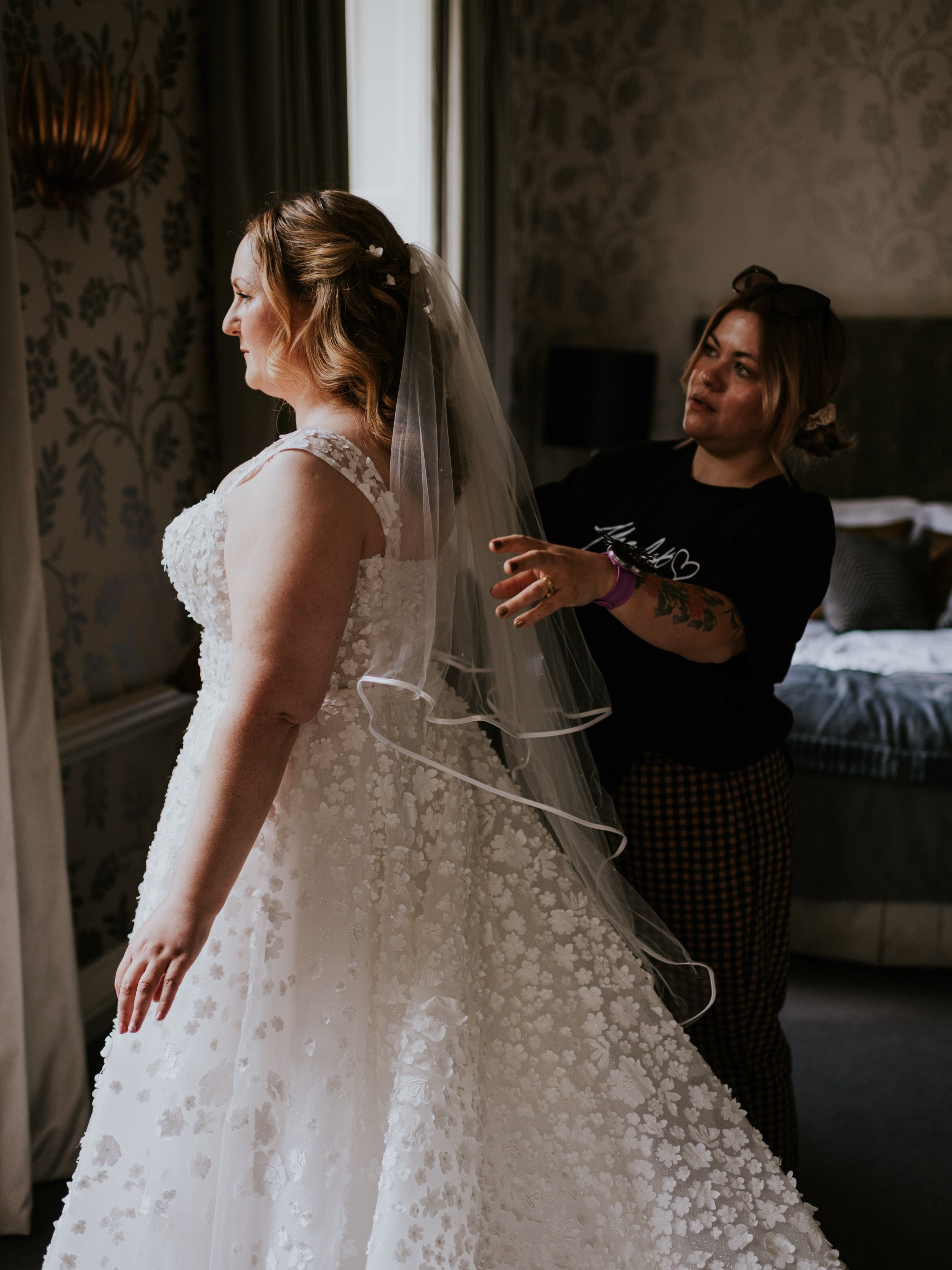 Rebekah 💕💕💕

What a wonderful morning it was getting Rebekah and her bridal party ready 🥰

And thank you to my glorious assistants Alessia and Joanna 💕

Photos by the amazing @gingersnaps_photography_katy 

#BridalMakeup
#BridalHair
#WeddingGlam