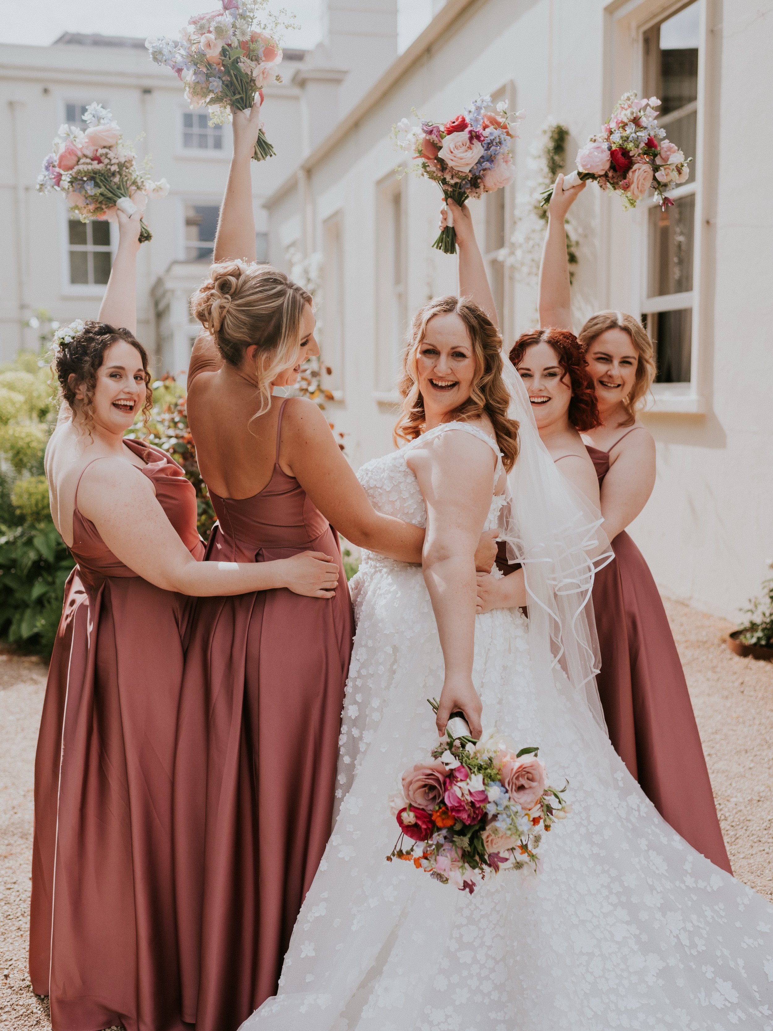 Rebekah 💕💕💕

What a wonderful morning it was getting Rebekah and her bridal party ready 🥰

And thank you to my glorious assistants Alessia and Joanna 💕

Photos by the amazing @gingersnaps_photography_katy 

#BridalMakeup
#BridalHair
#WeddingGlam