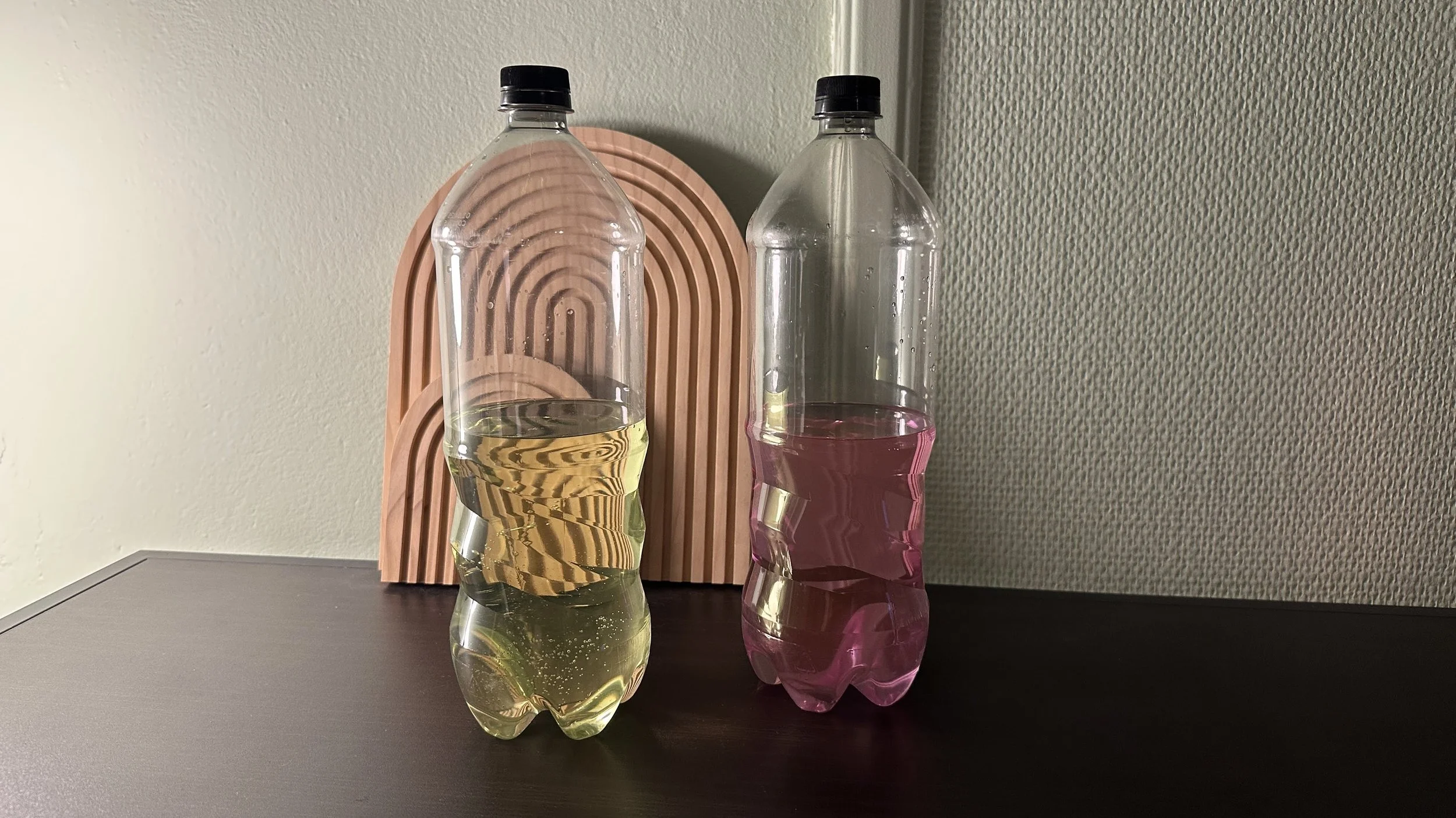 Gul medium røykvæske og Rosa tykk røykvæske