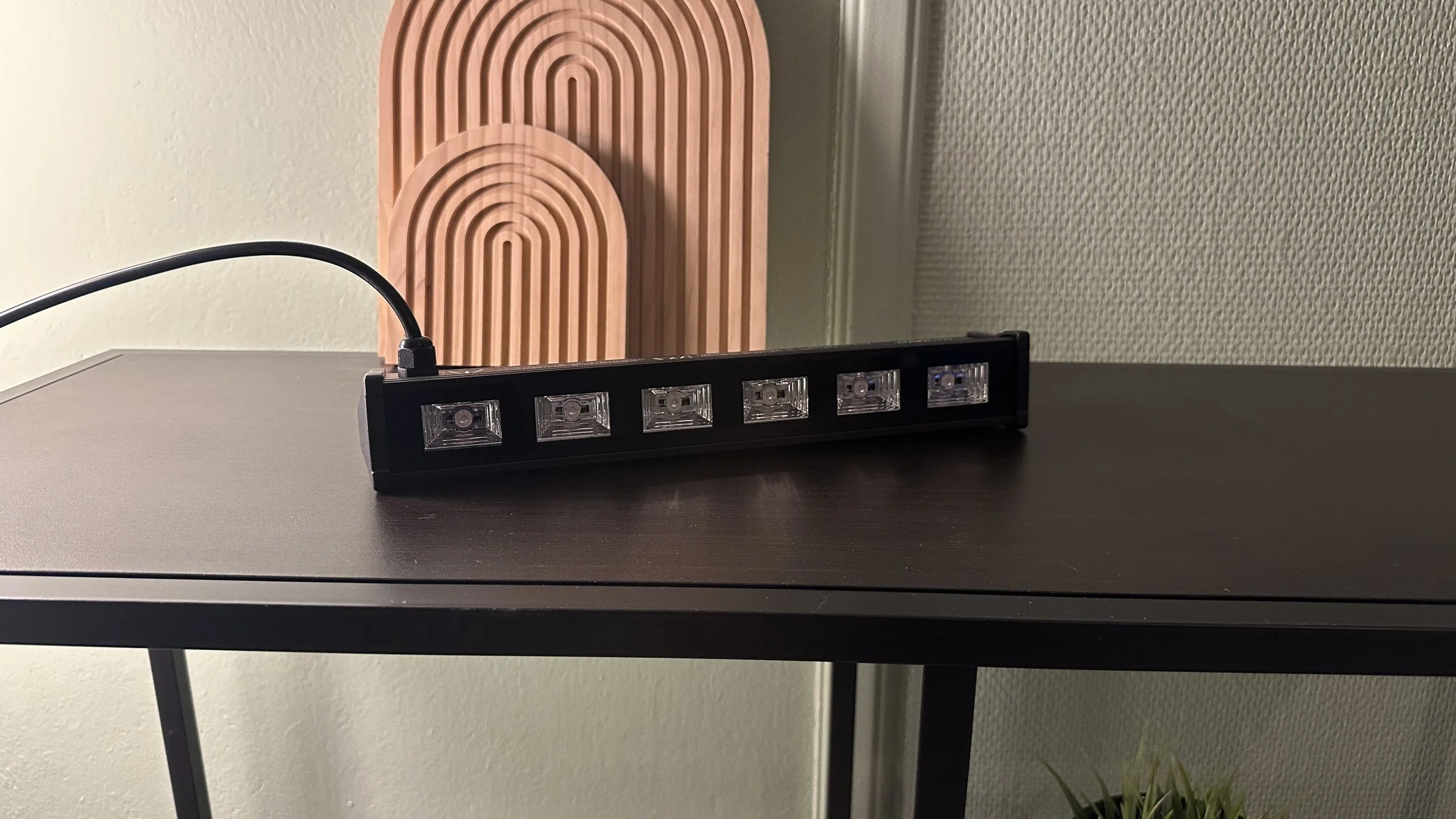 UV-Lys som gjør at Neon farger og Hvitt lyser opp fint