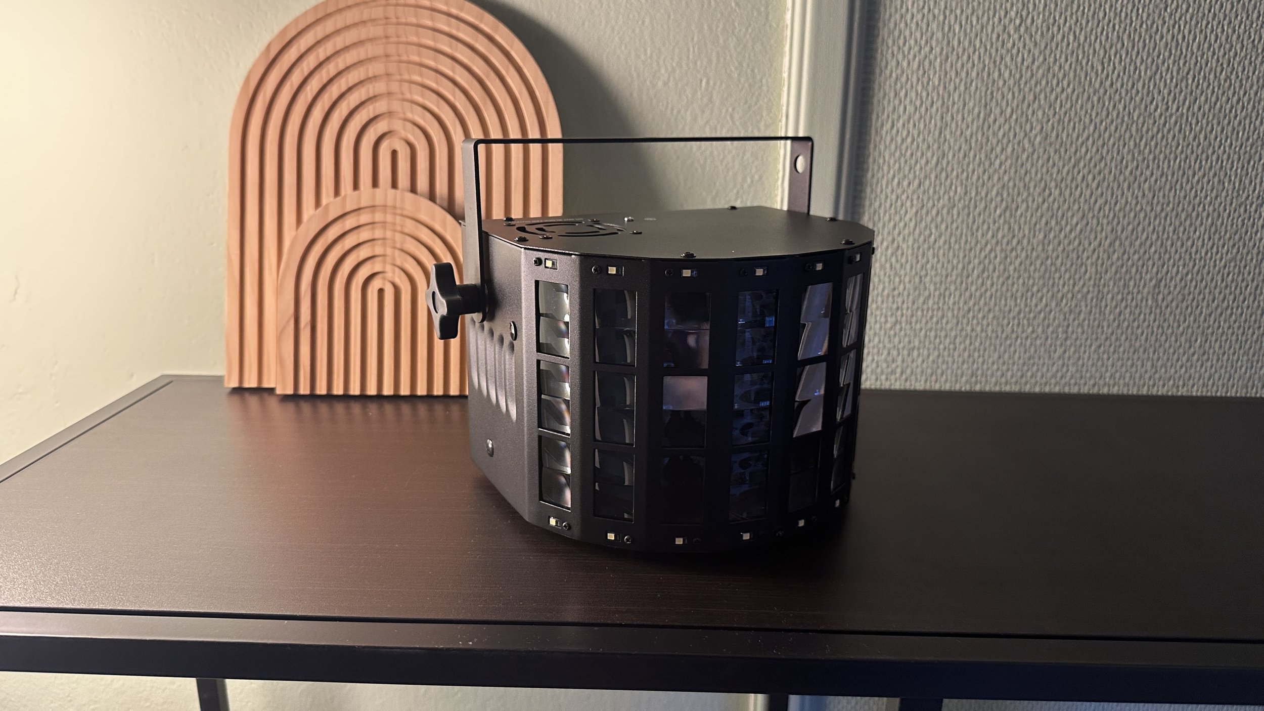 Cluster Derby Mini D-20 som lager ekstremt kule derby lyseffekter, det er også innebygd strobelys