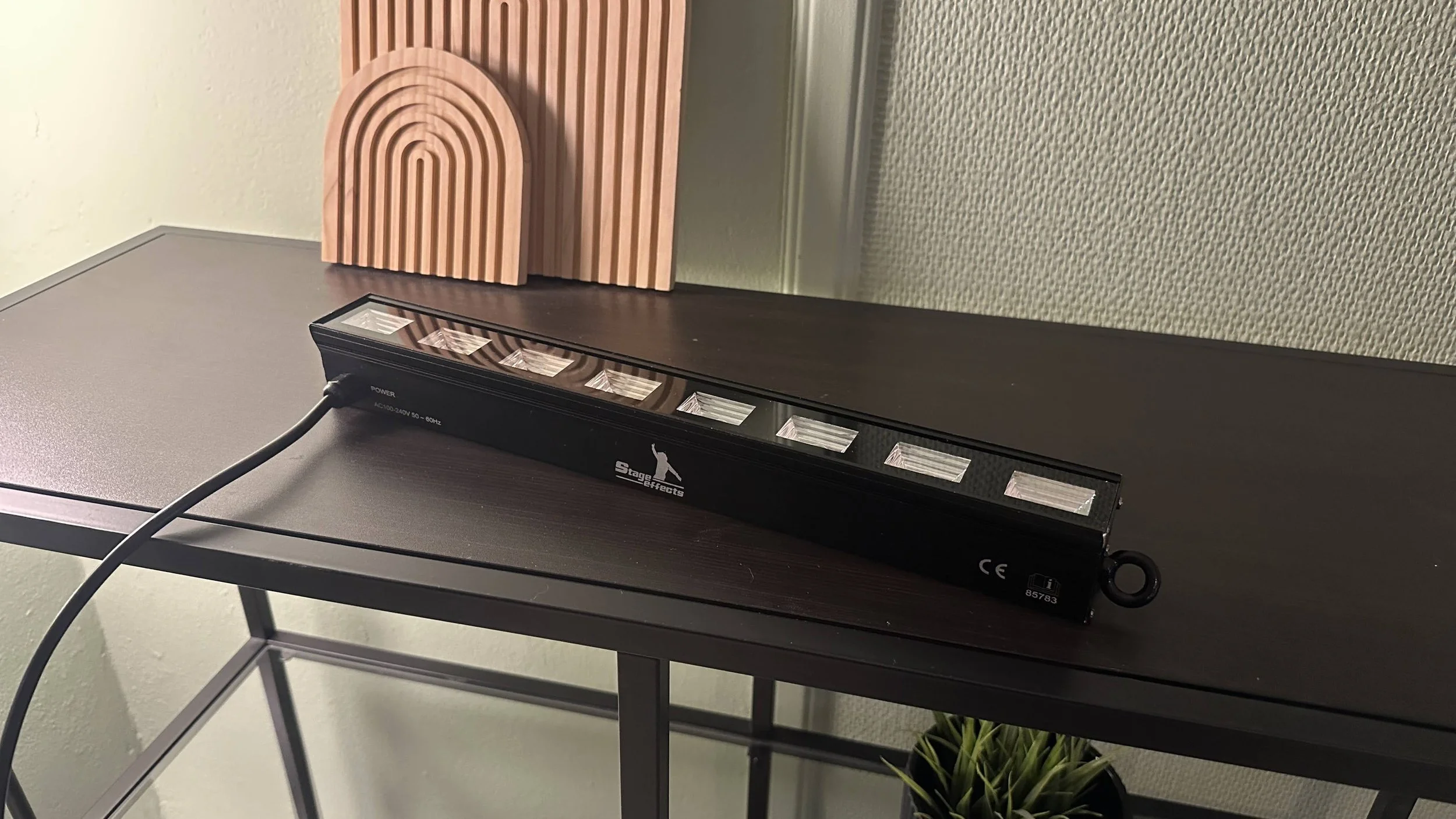 UV-Lys som gjør at Neon farger og Hvitt lyser opp fint