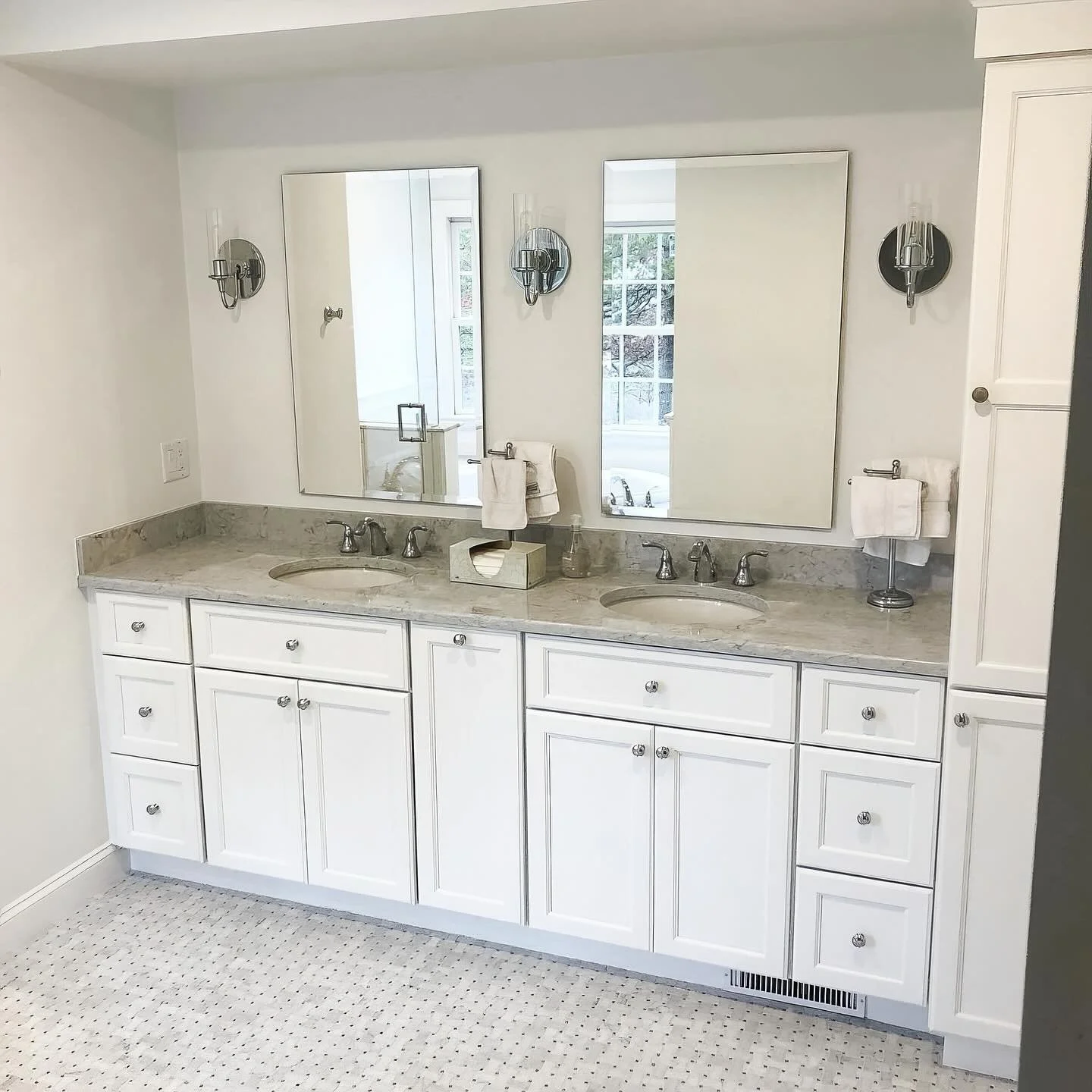 Here&rsquo;s a little bathroom lighting install project we did back in 2020 at the Pine Hills

#BathroomLighting #LightingInstallation #RecessedLighting #BathroomRemodel #PlymouthMA #SouthShoreElectrician #MassachusettsElectrician #ElectricalServices