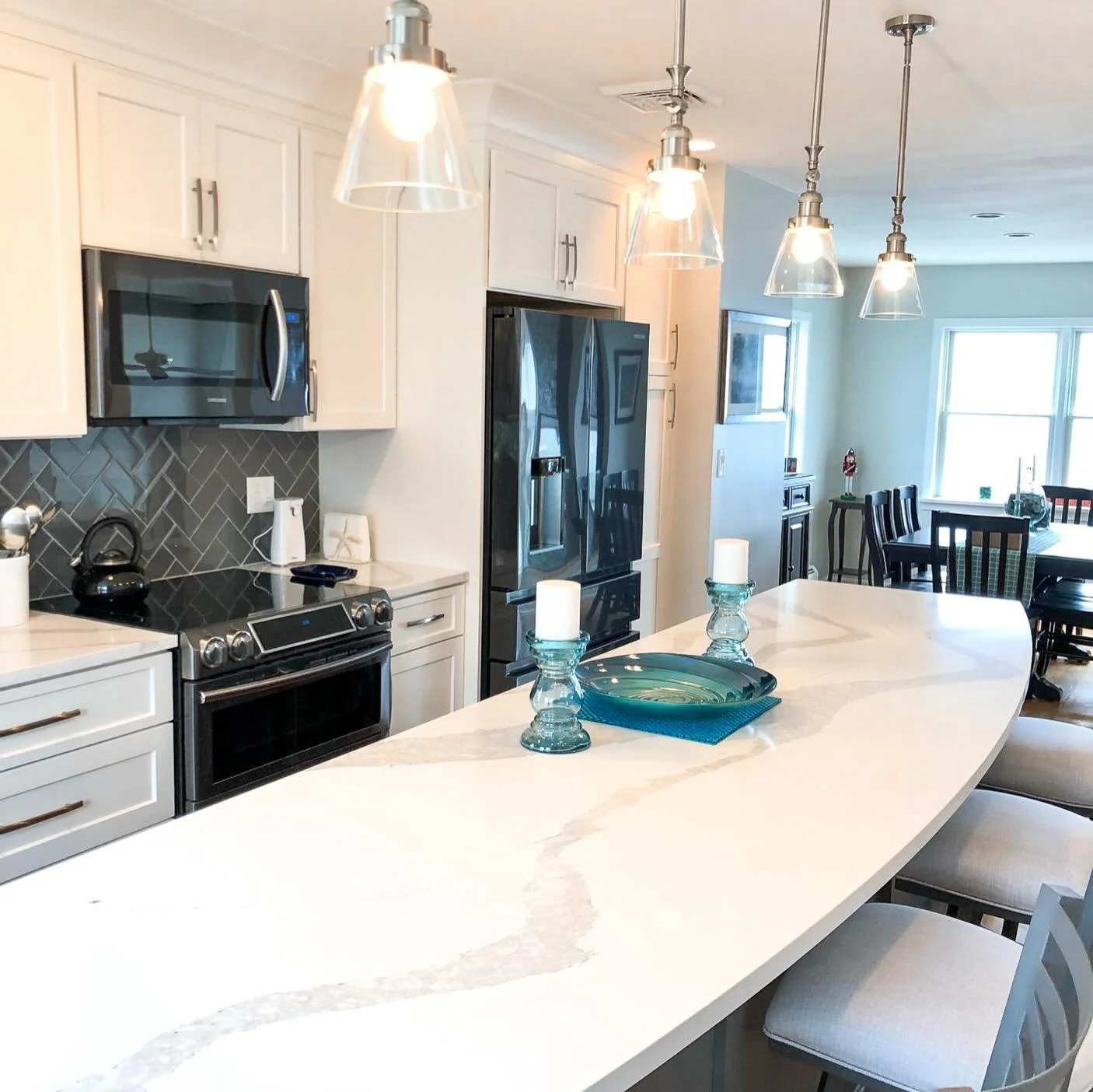 We&rsquo;re grateful for all the long-term relationships we&rsquo;ve built with various construction companies in the south shore of MA. Here&rsquo;s a beautiful kitchen remodel collab we did with 1620 Builders back in 2019.

📸 by @1620_builders_inc