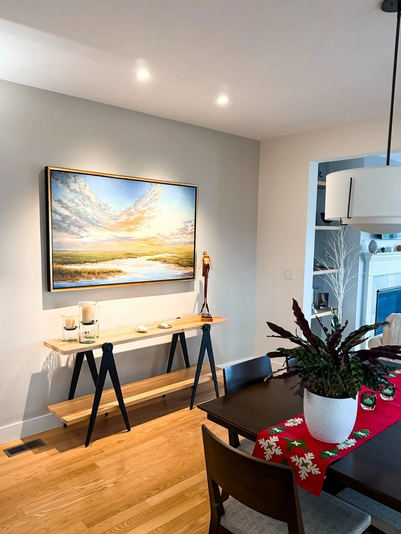 LED lighting designed to highlight what matters to you most. 🖼️

#ArchitecturalLighting #LEDRecessed #ProfessionalElectrician