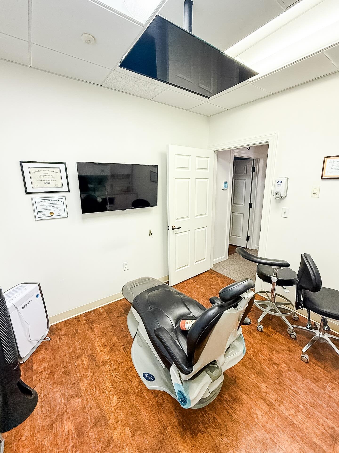 Homes aren&rsquo;t the only thing we power&hellip;

✔️offices
✔️restaurants
✔️medical spaces

Commercial wiring done right across the South Shore of MA.⚡️

#CommercialElectrician #SouthShoreMA