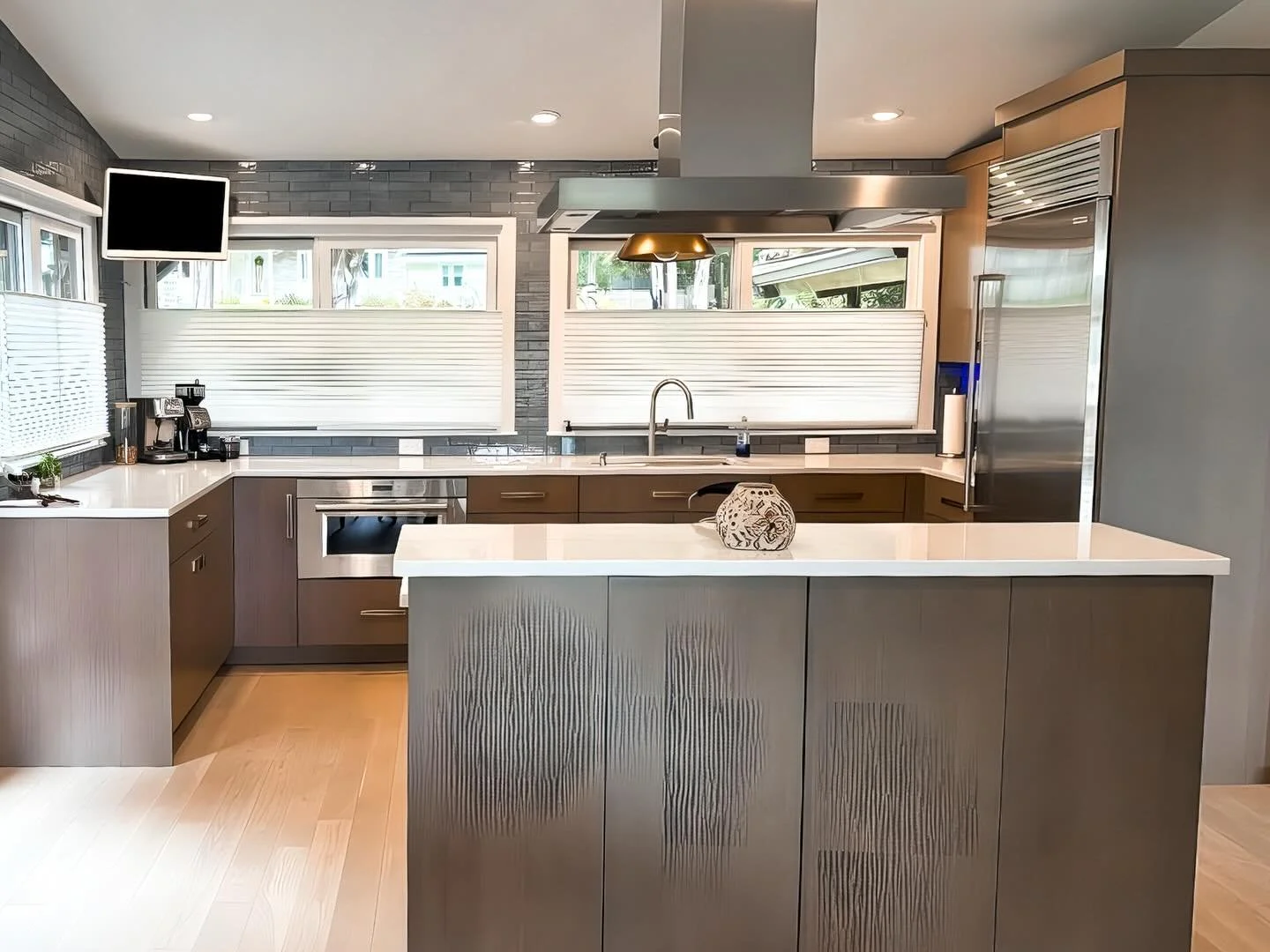 A kitchen remodel is the perfect time to upgrade what&rsquo;s behind the walls. We handled the rewiring for this project alongside G&amp;H Remodeling.🤙🏼

#KitchenRemodel #ElectricalWork #HomeRenovation