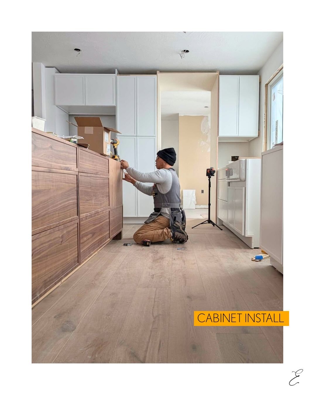 Kitchen coming to life ✨

Cabinets in.
Island set.
Details dialing in.
Finishing touches coming soon!