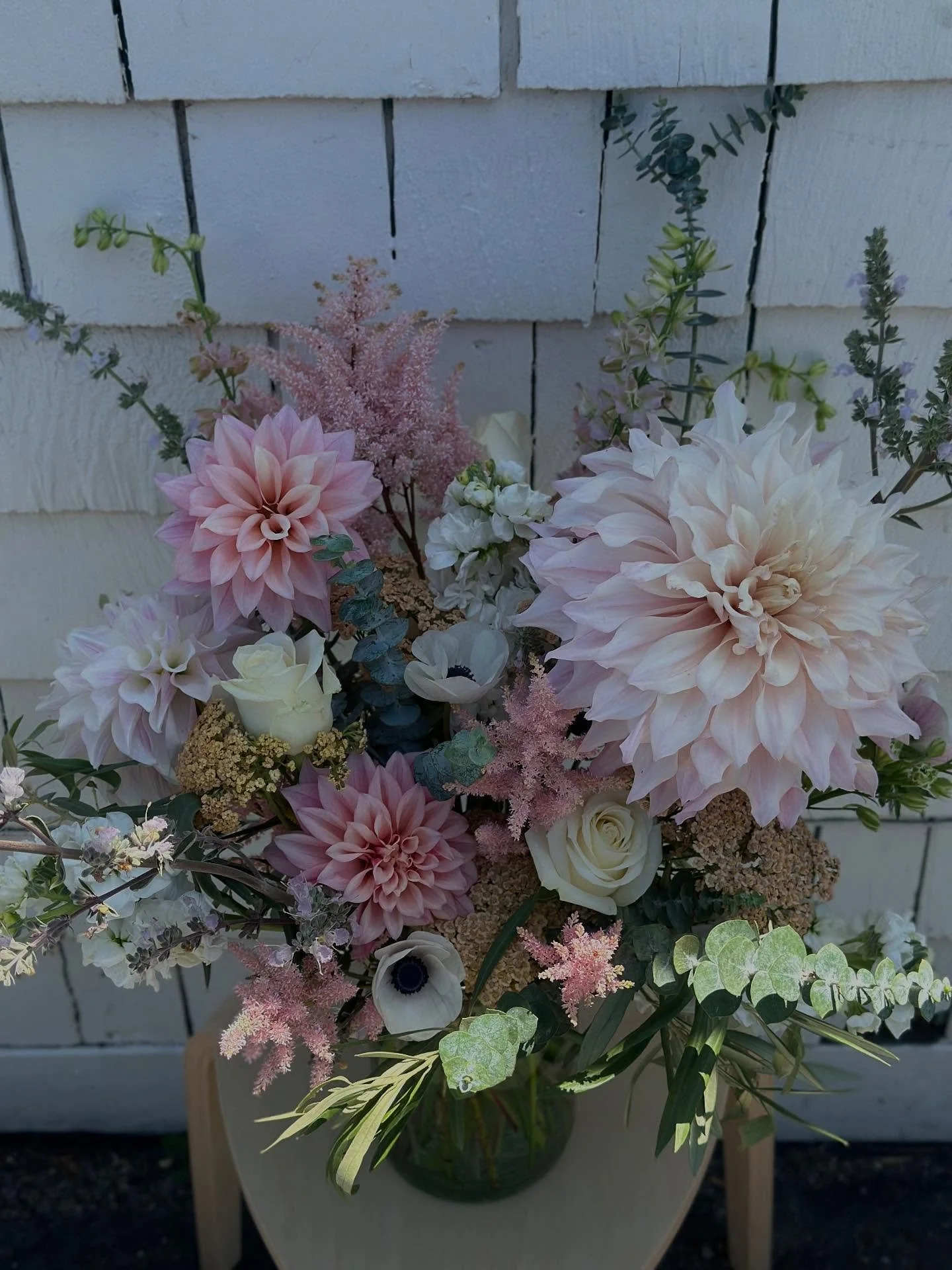 Dahlia season is in full swing! 🌸

#theflowershack #santacruzflorist #santacruzflowers #flowers #santacruz