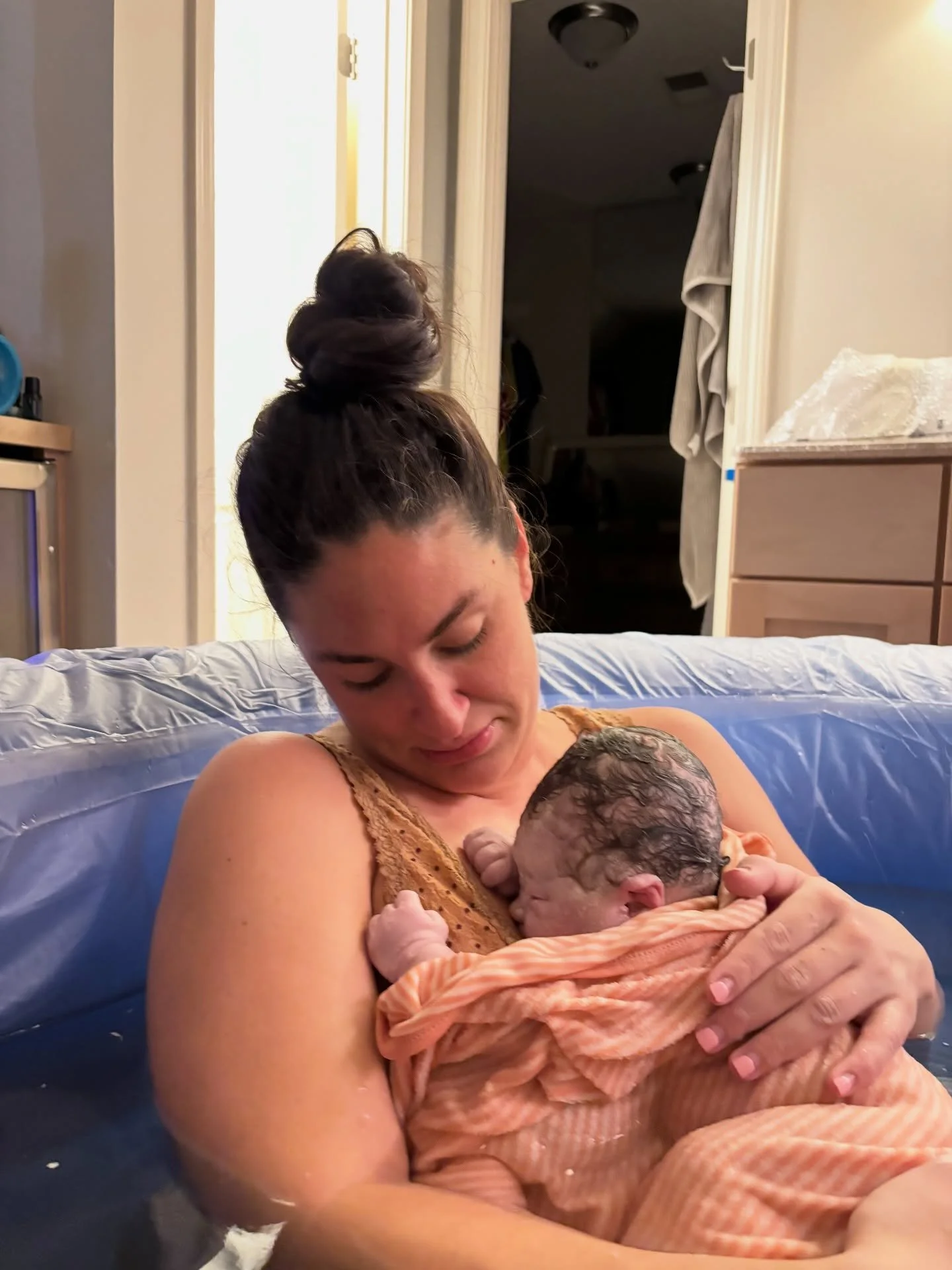 Congratulations to this beautiful family and their newest addition. 🎀 This strong mama brought her daughter earthside with incredible strength and so much love.