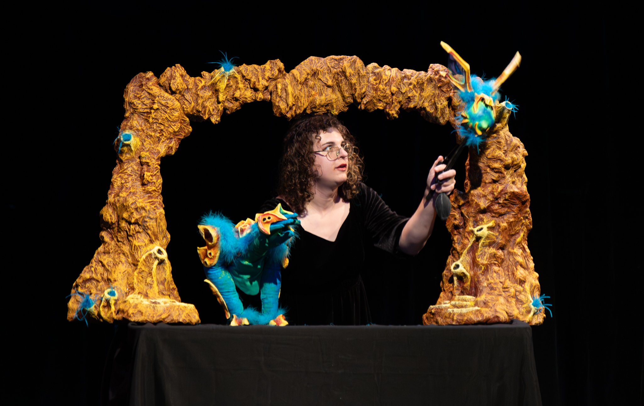 Robin Amico debuts a short “test of concept” at the Fussy Cloud Puppet Slam, puppeteering our hero alien and a strange flying alien. Photo by Brianna Jones.