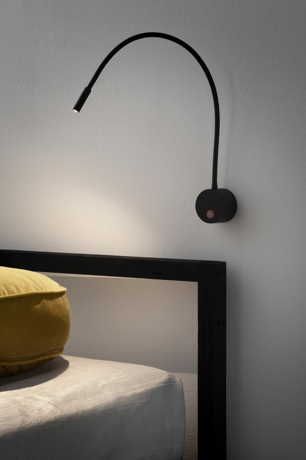 The 10 Best Reading Lights for Bed