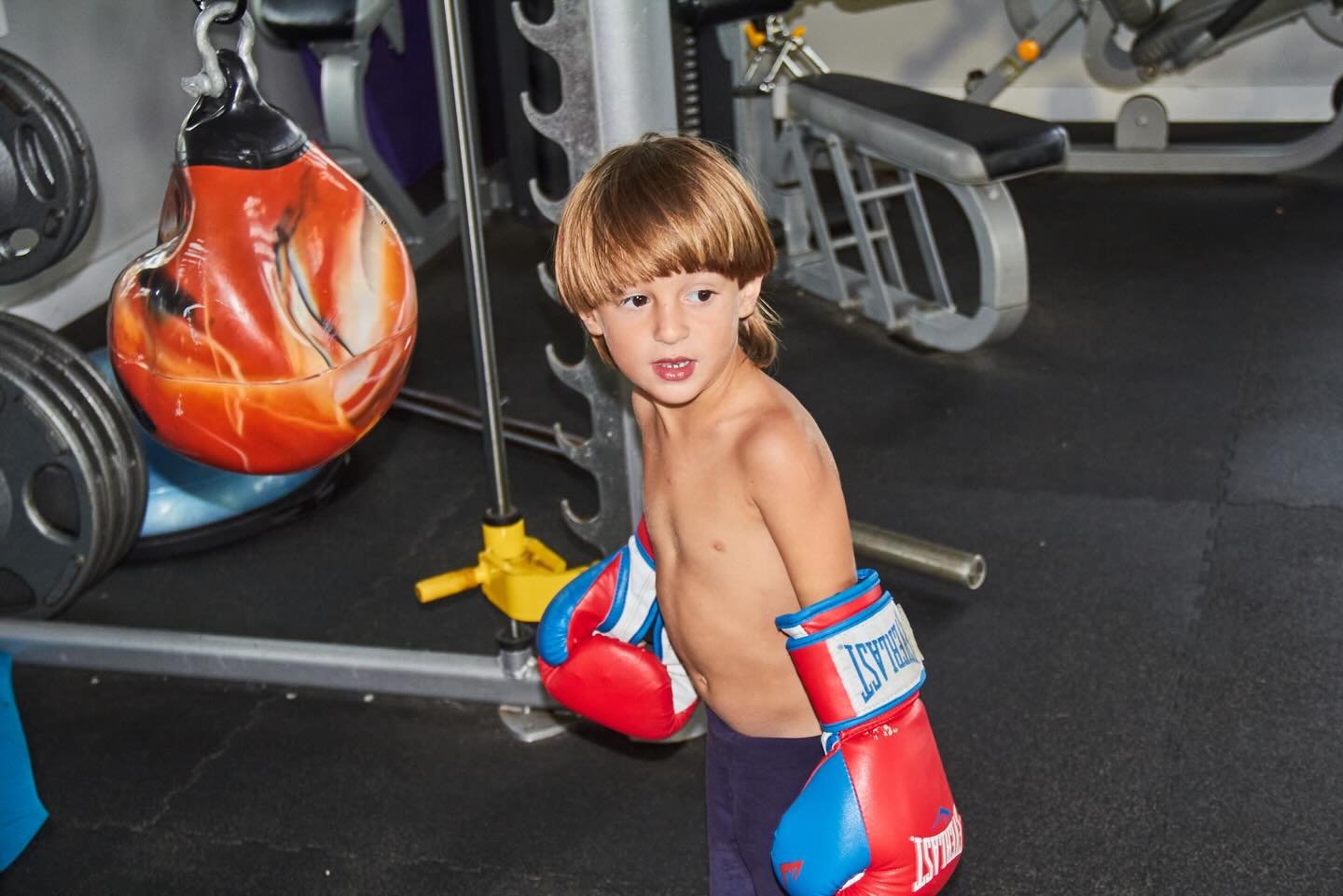 A Young Wynston in the Gym wiv me &hellip;&hellip; not sure what age , start pouring a  foundation early 🥊😊🥊 #benwatts #scrapbooking #wynstonwatts