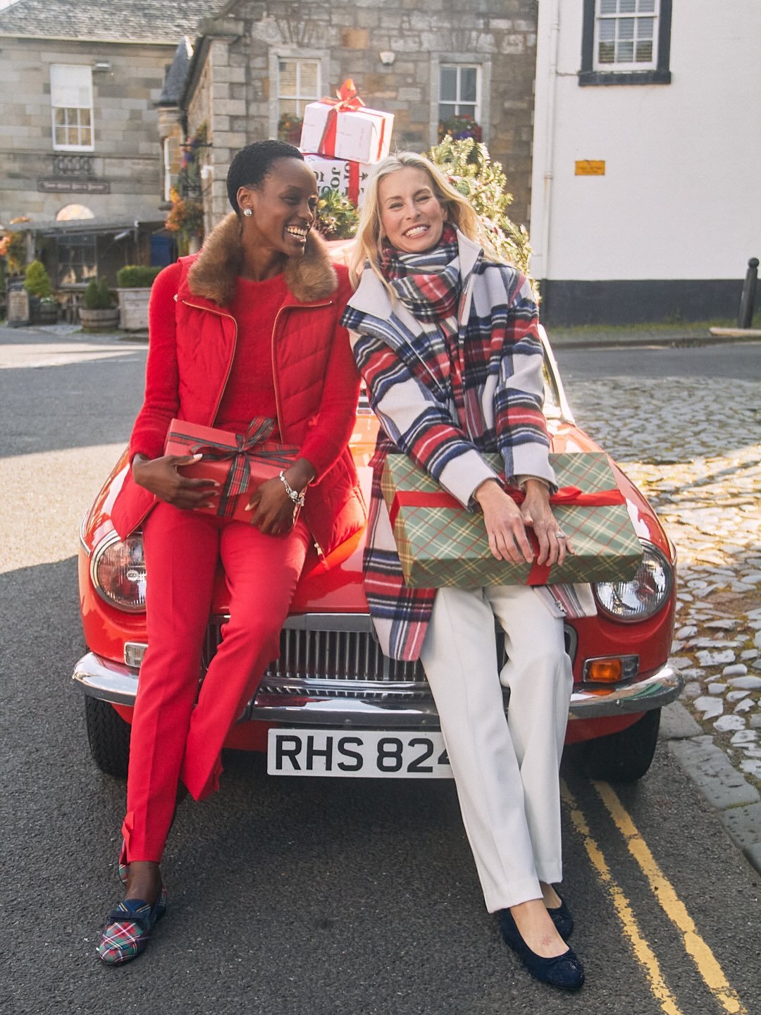 Seasons greetings vibes wiv the @talbotsofficial crew &hellip;.. some bts from the shoot in Scotland @nikilovesu @natashaluwedde @commen_terri @nfloresreel @zaiyalatt @filmingscotland #benwatts #scrapbooking #scotland