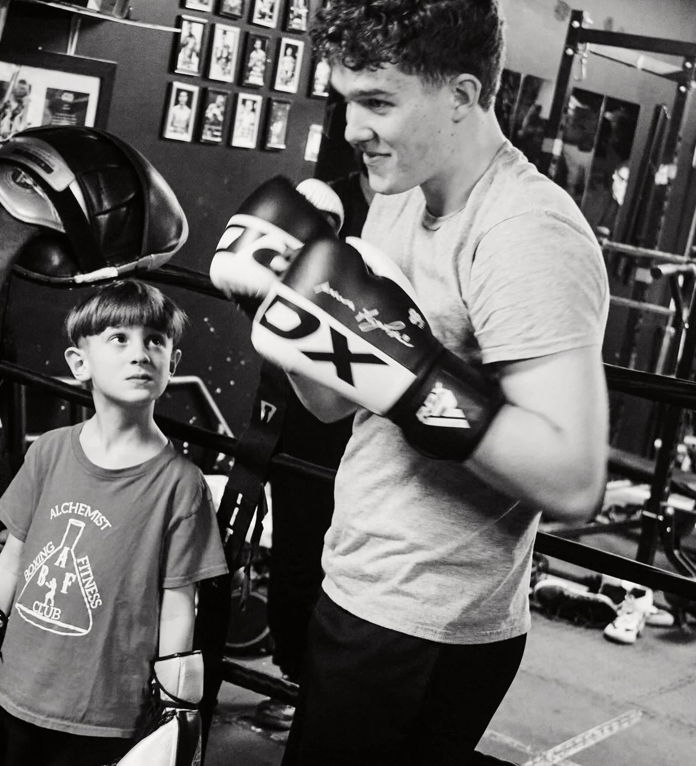 The young ones look up to the older ones &hellip;. The older ones encourage the younger ones @alchemistboxingfitnessc &hellip;. Then you will witness the progress #benwatts #nyc #boxing