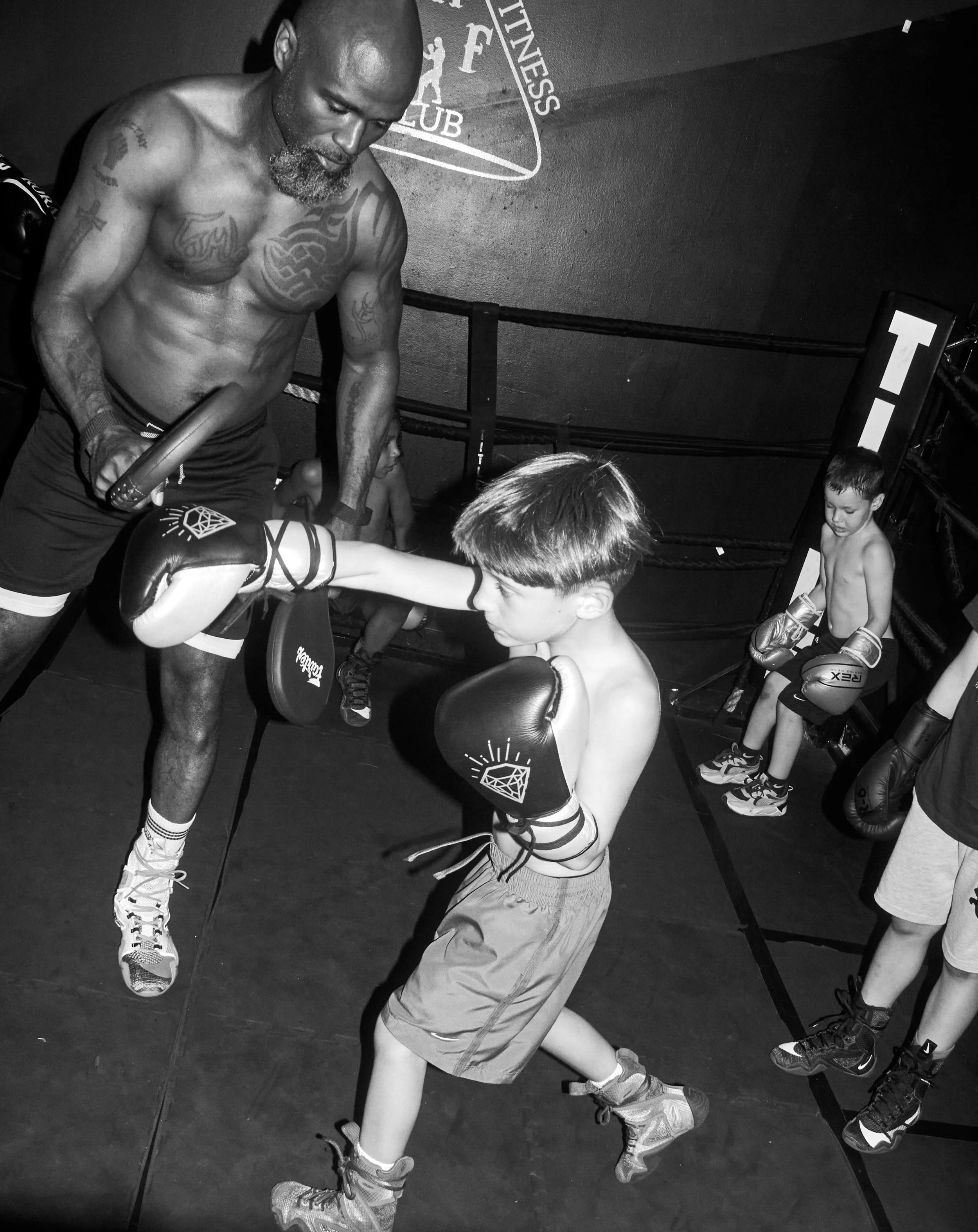 Wynston working wiv the mandem coach G @alchemistboxingfitnessc ,  been in alotta gyms around the world you won&rsquo;t find one better working wiv young minds , keeping it tuff &amp; engaging at the same time . Big up the whole crew #benwatts #scrap