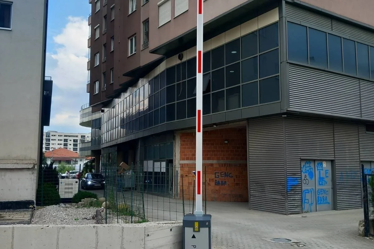 Laura Automatike - Behari Doors