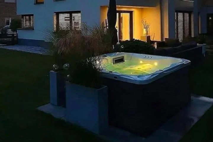 Jacuzzi - Behari Doors - Kosovë