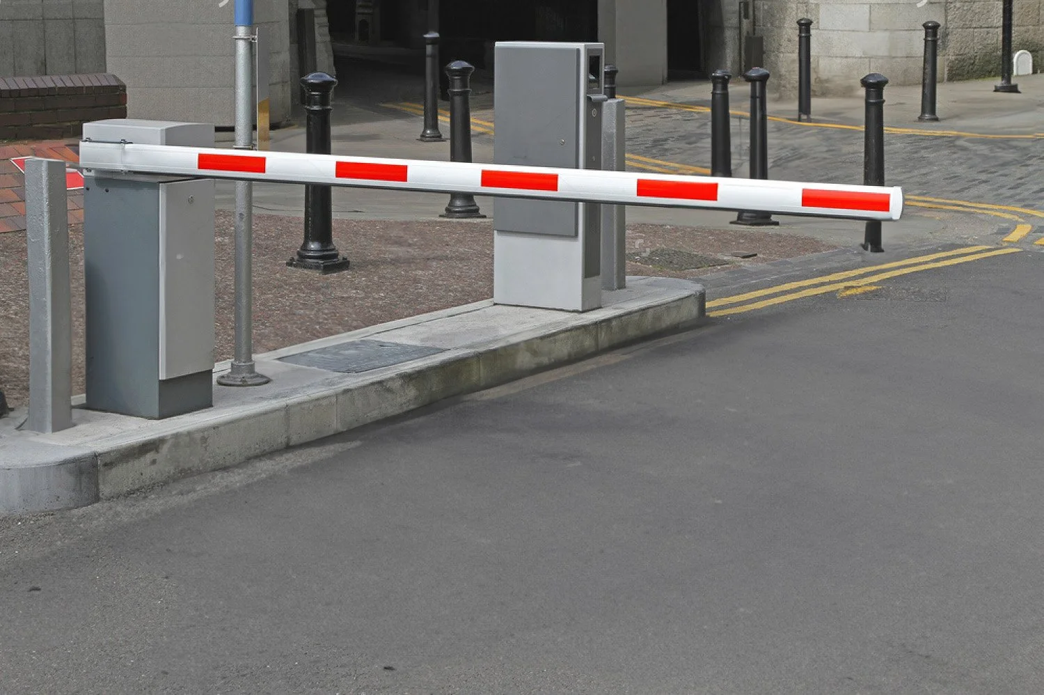 Laura Automatike - Behari Doors