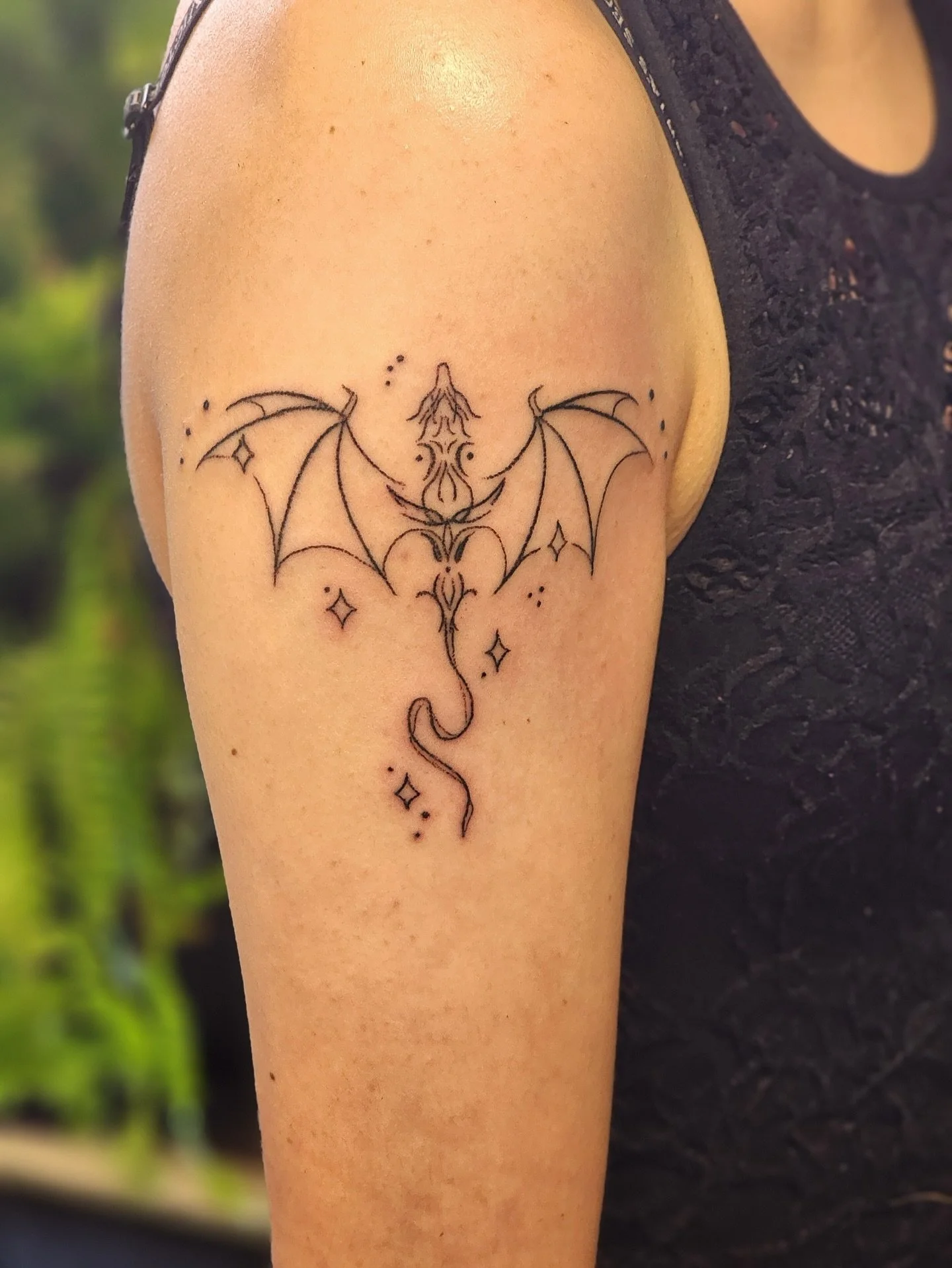 A minimalist dragon for Hannah, designed and tattooed by Ramiah.

Shoot us a DM to book Ramiah for your next whimsical tattoo.

#handpoke #illustration #femaletattooartist #theapothecarytattoo #womenowned #nonelectric #dragon #dragontattoo #minimalis