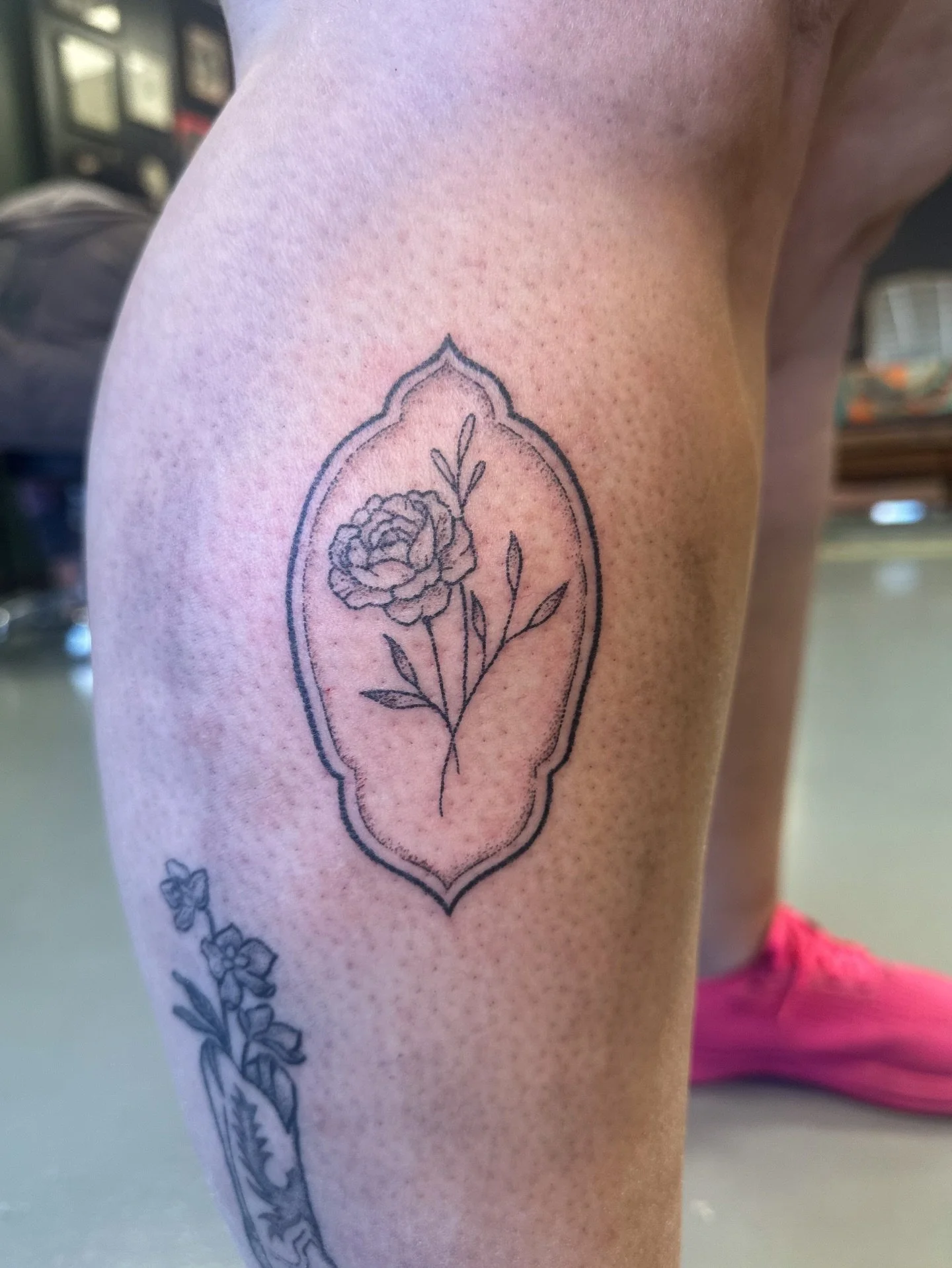 A framed peony designed and tattooed by Katie. This design originally came from Katie&rsquo;s flash, and she has plenty more where that came from.

Shoot us a message to get on her books for March, April, or May for something similar.

#handpoke #flo