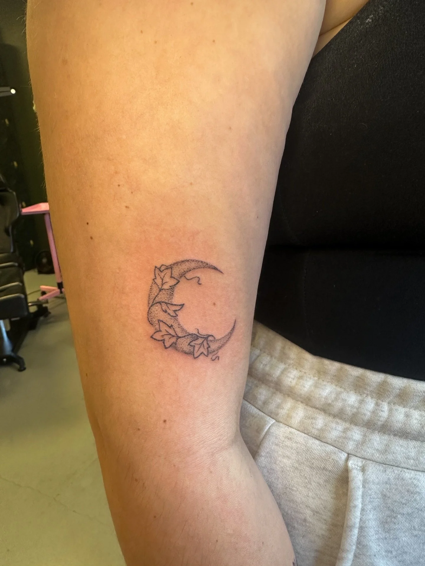 A little ivy covered crescent moon, designed and tattooed by Katie. She&rsquo;s got time for walk-ins today if you&rsquo;ve been considering new smaller piece. Come by the studio, and bring your ideas.

#womenowned #tinytattoos #walkinswelcomed