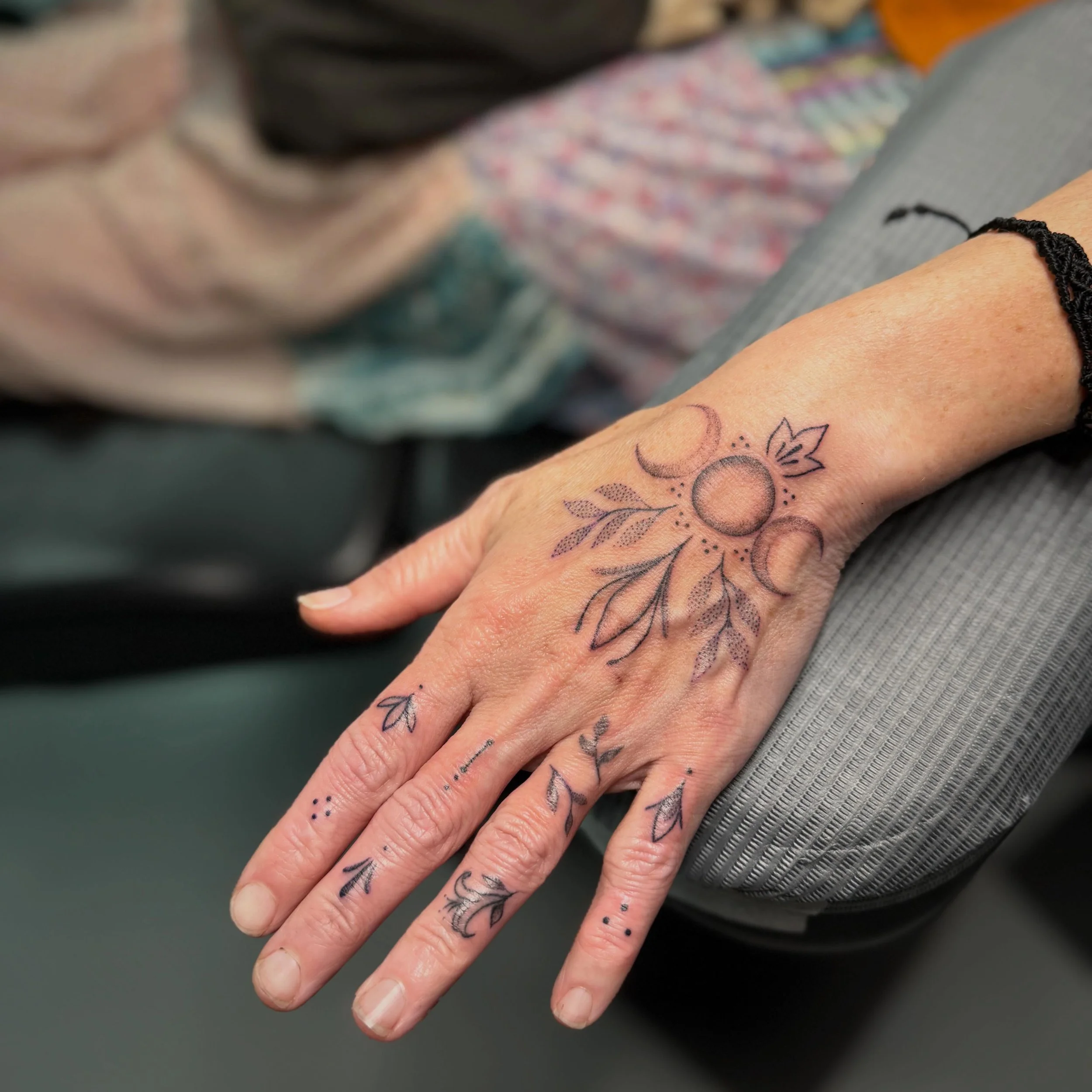 These nature-inspired witchy hand adornments are something @markiflowers has such a passion for and she crushes it every time. She takes all hand tattoo projects very seriously and is always down for more! DM us here to get on her books or ask any an