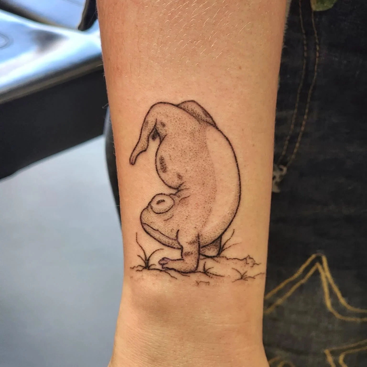 Gooooood morning, Saturday! It&rsquo;s a lovely day to book your next tattoo appointment and we suggest @tattoos.by.miah for that therapy session! She has designed and created so many more friends just like this and her dotwork is incredible. Summer 